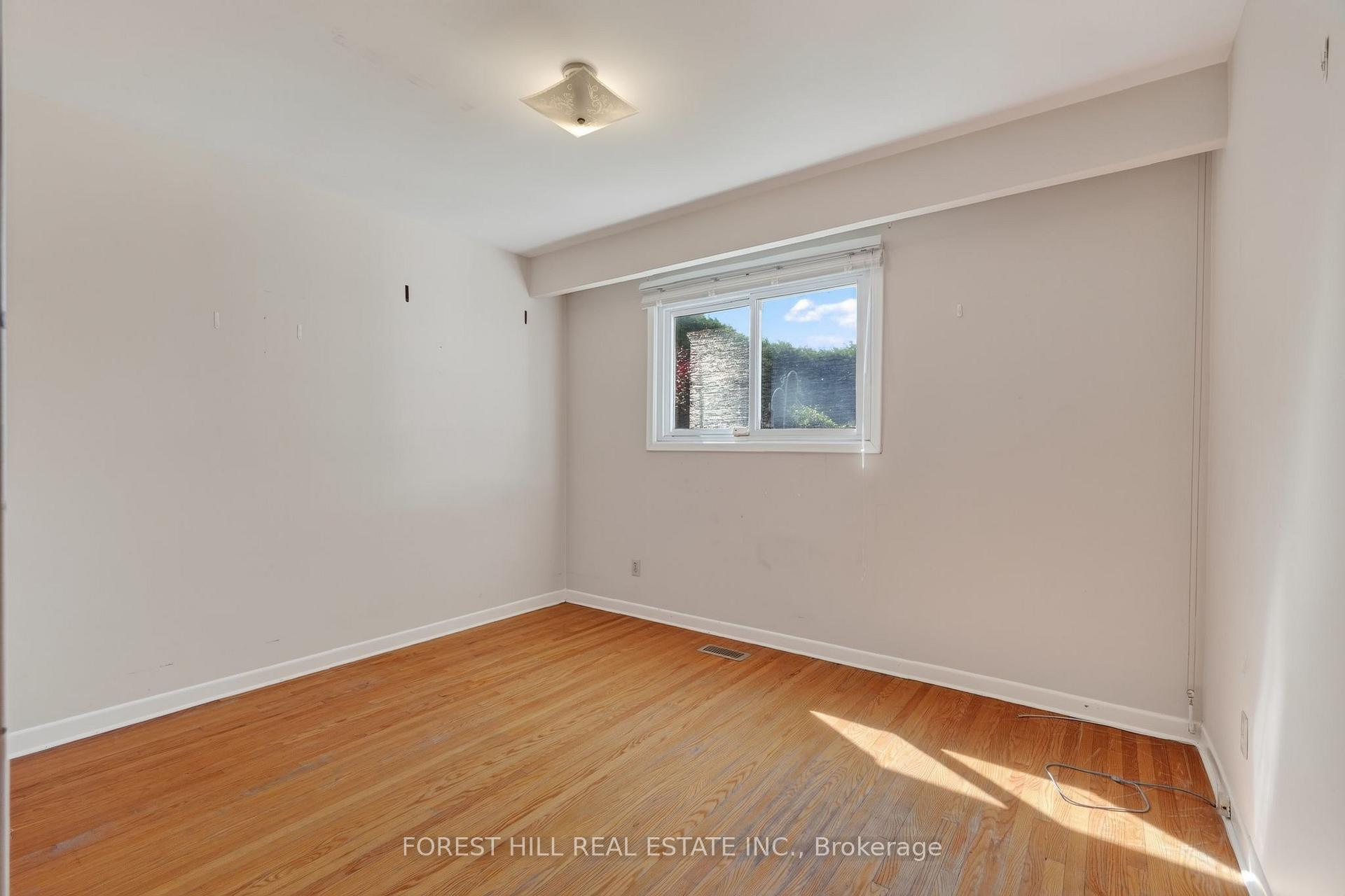 Photo 12 of 4 Glenstroke Drive, Scarborough, Agincourt South-Malvern West — HOMEH