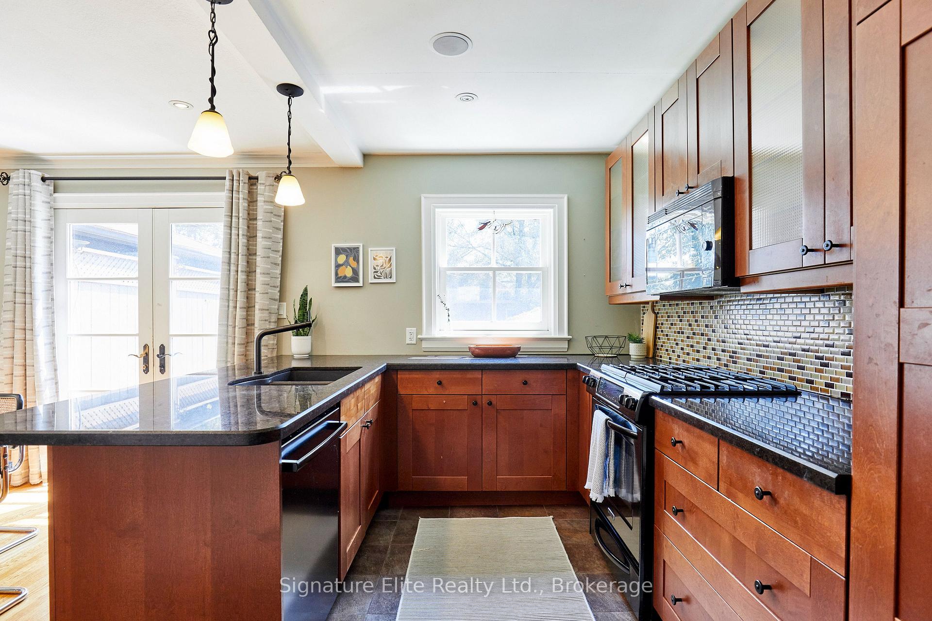 Photo 10 of 153 Parkhurst Boulevard, Toronto, Leaside — HOMEH