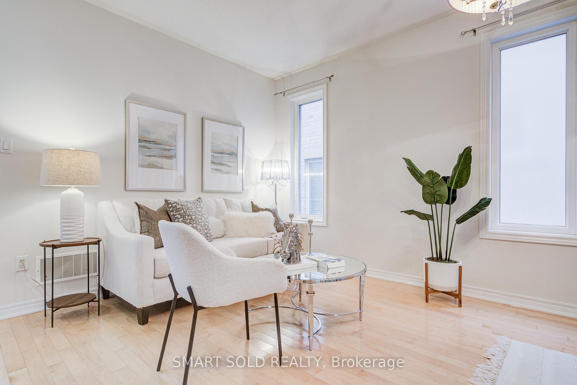 Photo 12 of 47 Township Avenue, Richmond Hill, Jefferson — HOMEH