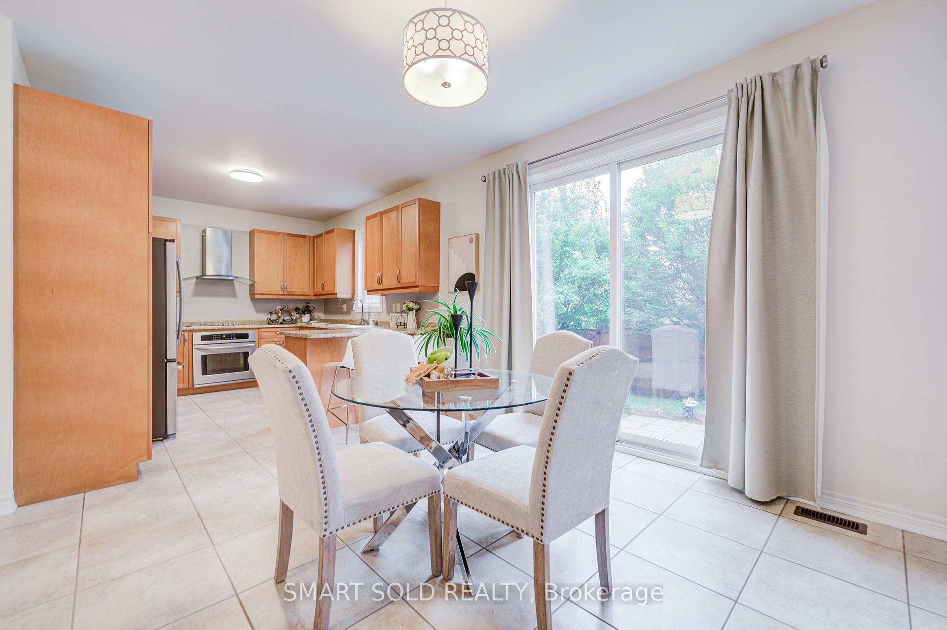 Photo 17 of 47 Township Avenue, Richmond Hill, Jefferson — HOMEH
