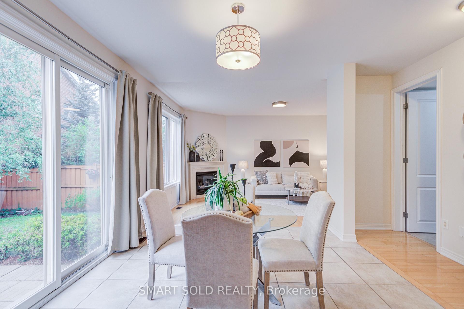 Photo 24 of 47 Township Avenue, Richmond Hill, Jefferson — HOMEH