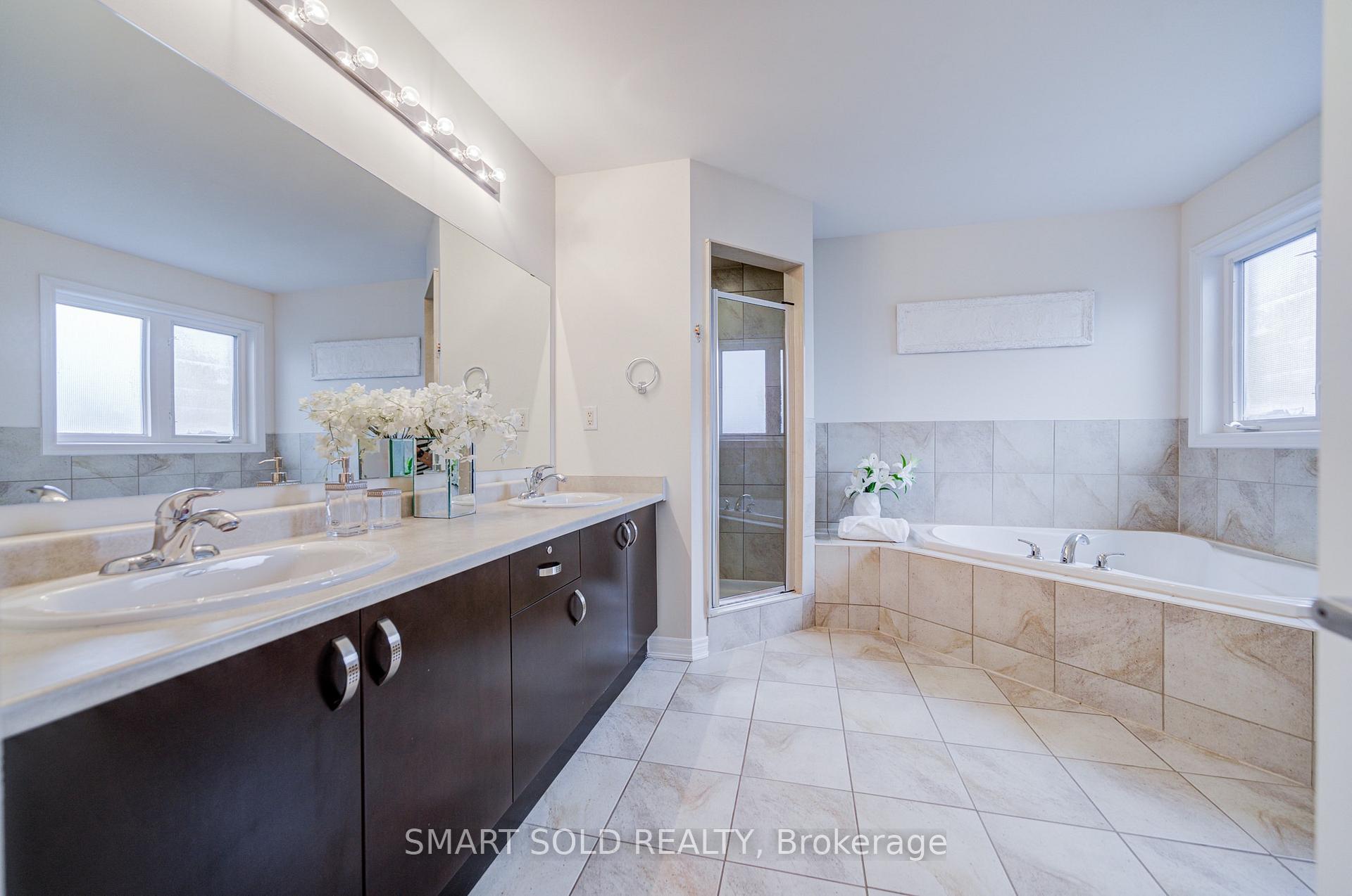 Photo 36 of 47 Township Avenue, Richmond Hill, Jefferson — HOMEH