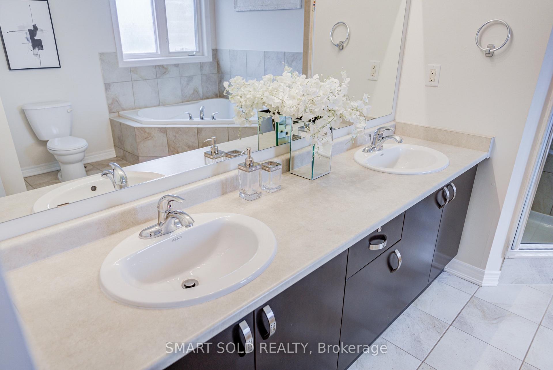 Photo 37 of 47 Township Avenue, Richmond Hill, Jefferson — HOMEH
