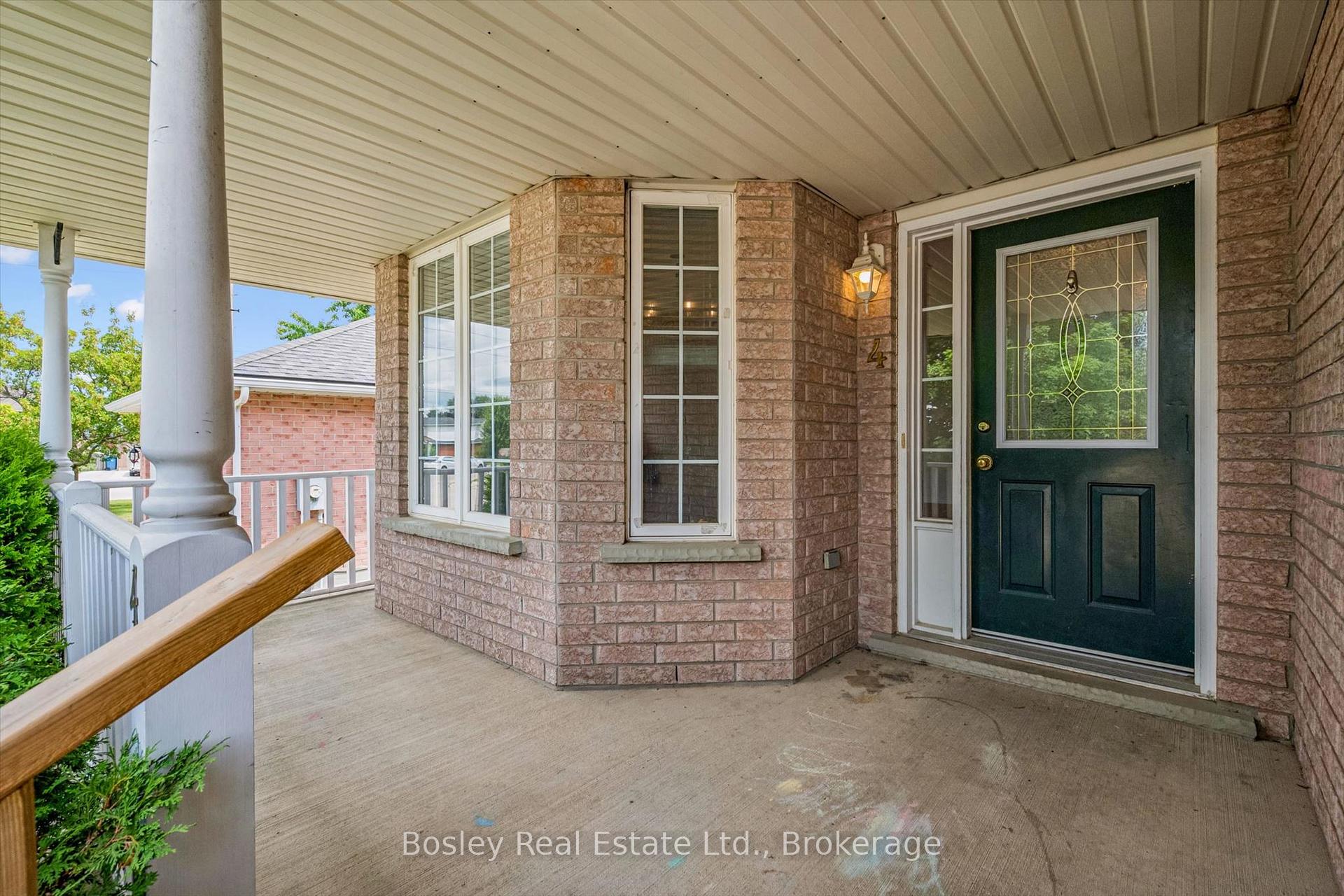Photo 4 of 4 Hayward Crescent, Guelph, Clairfields/Hanlon Business Park — HOMEH