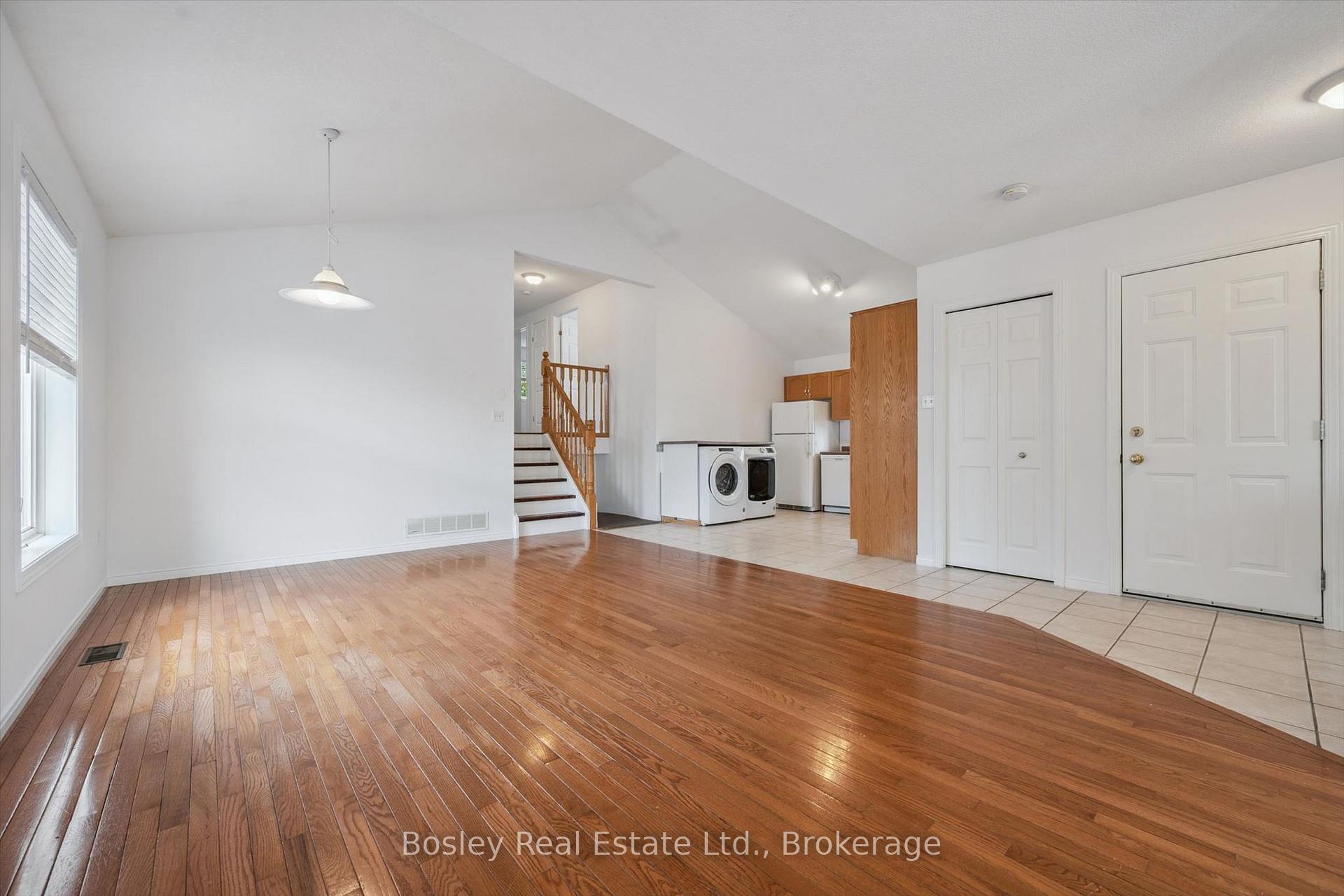 Photo 10 of 4 Hayward Crescent, Guelph, Clairfields/Hanlon Business Park — HOMEH