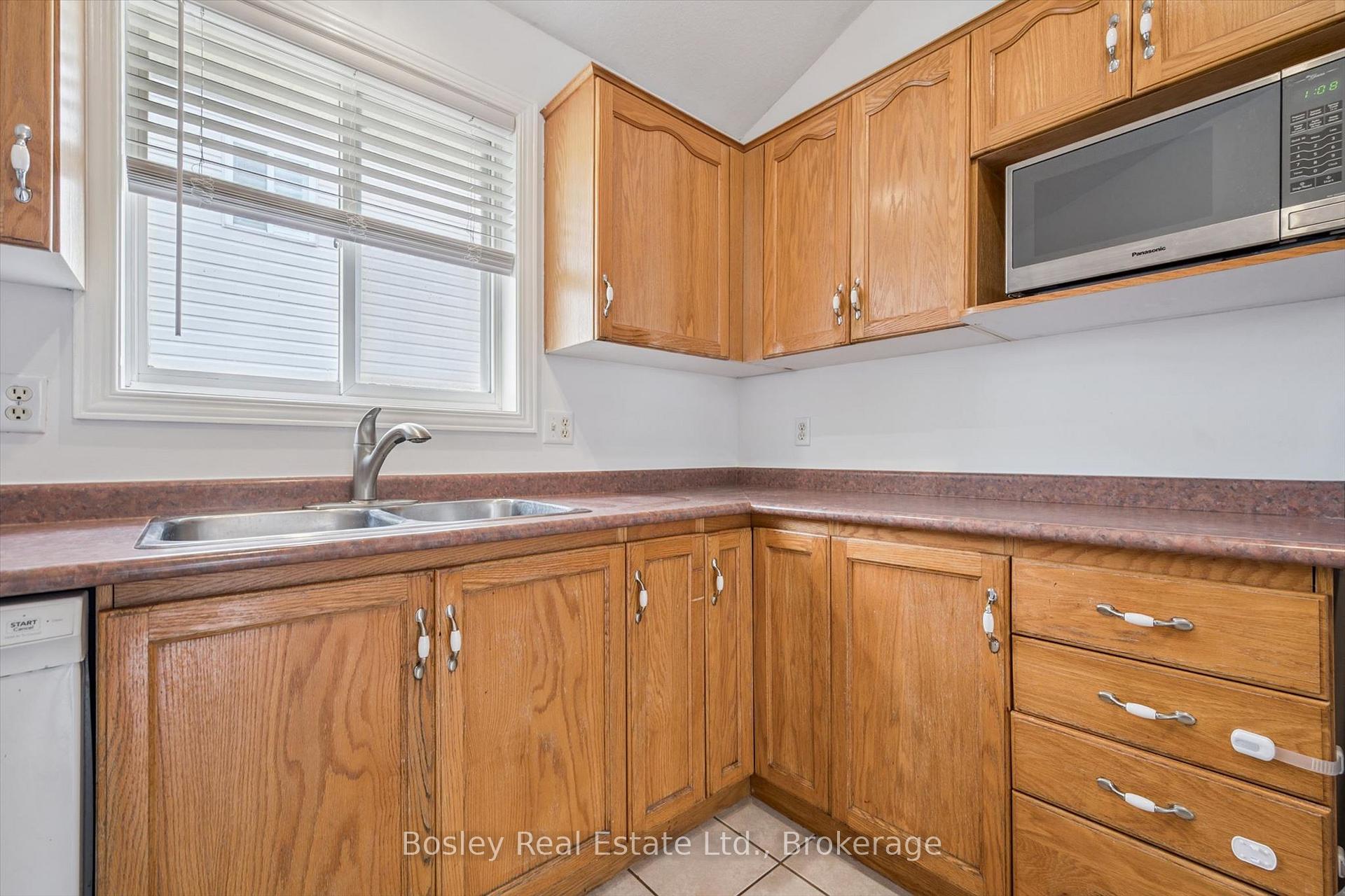 Photo 16 of 4 Hayward Crescent, Guelph, Clairfields/Hanlon Business Park — HOMEH
