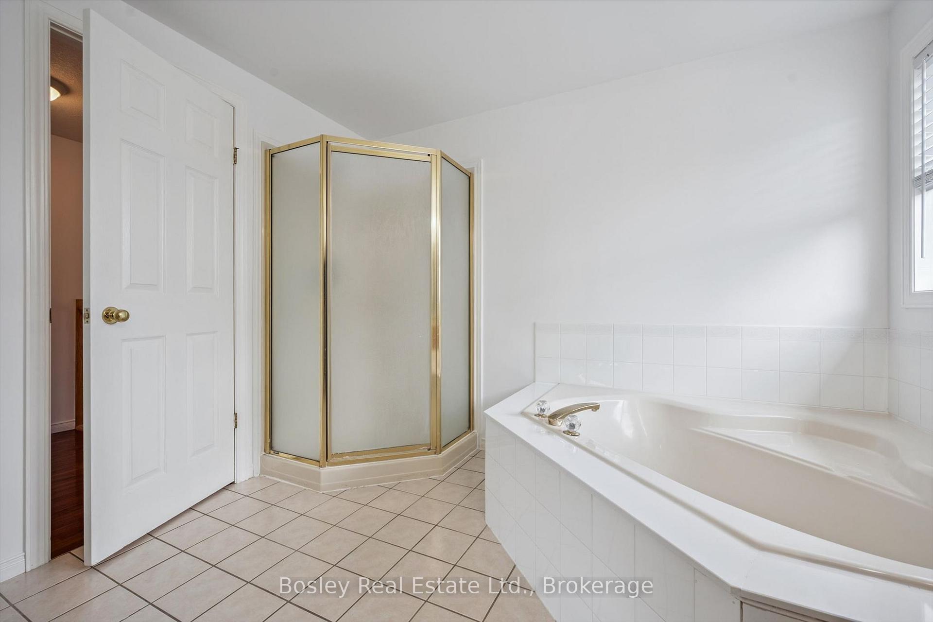 Photo 18 of 4 Hayward Crescent, Guelph, Clairfields/Hanlon Business Park — HOMEH