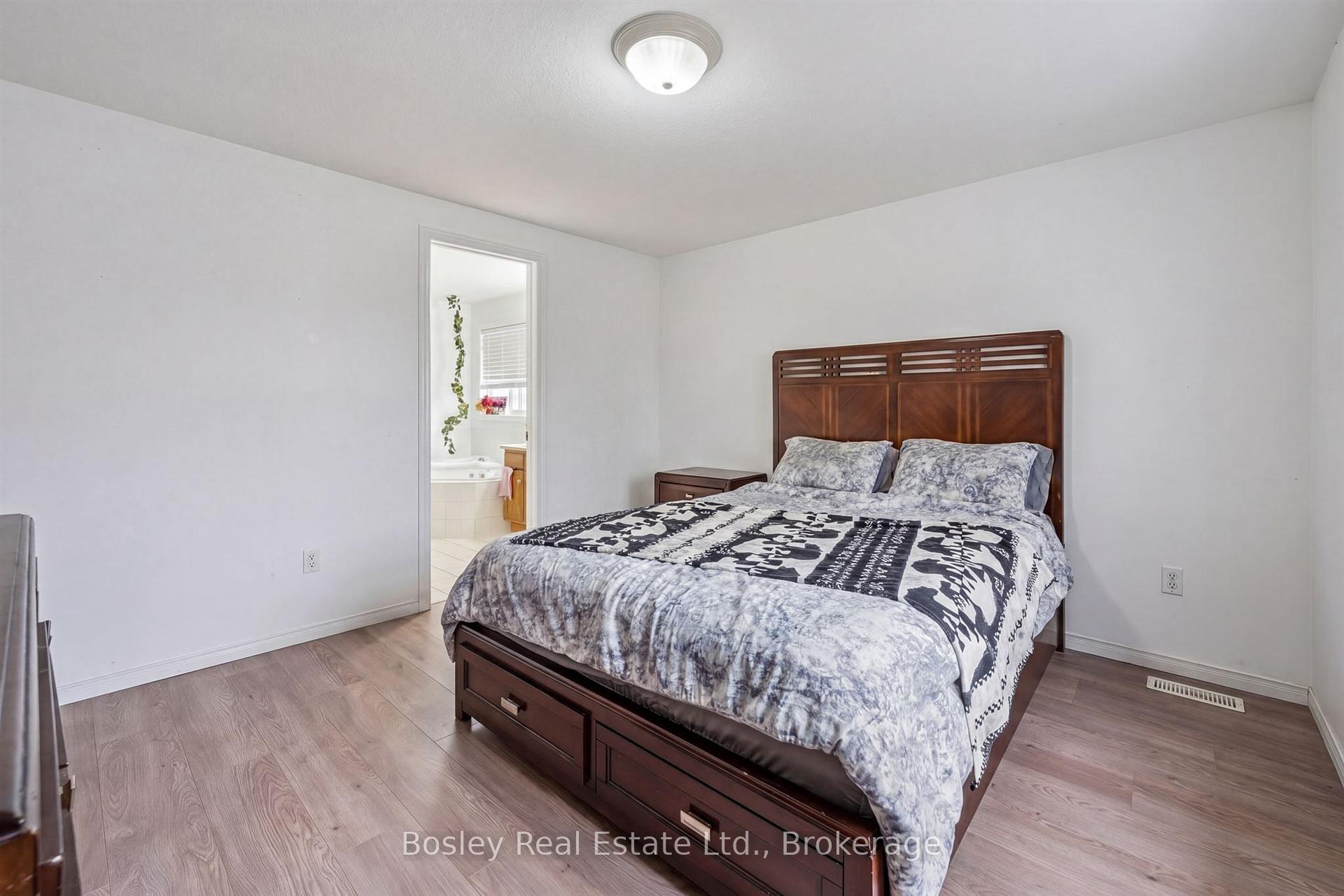 Photo 25 of 4 Hayward Crescent, Guelph, Clairfields/Hanlon Business Park — HOMEH