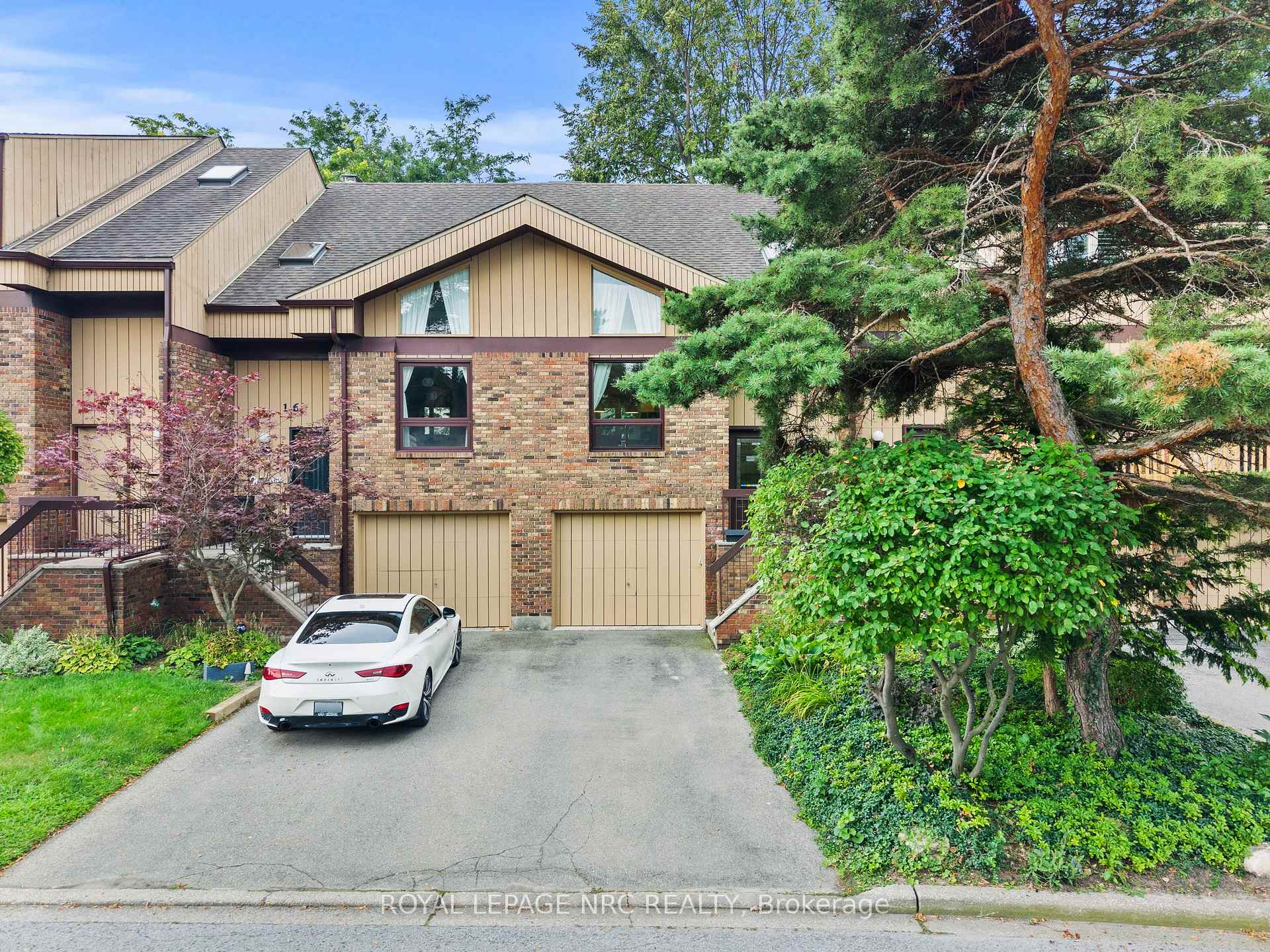 Photo 3 of Unit 15, 178 Scott Street, St. Catharines, Fairview — HOMEH