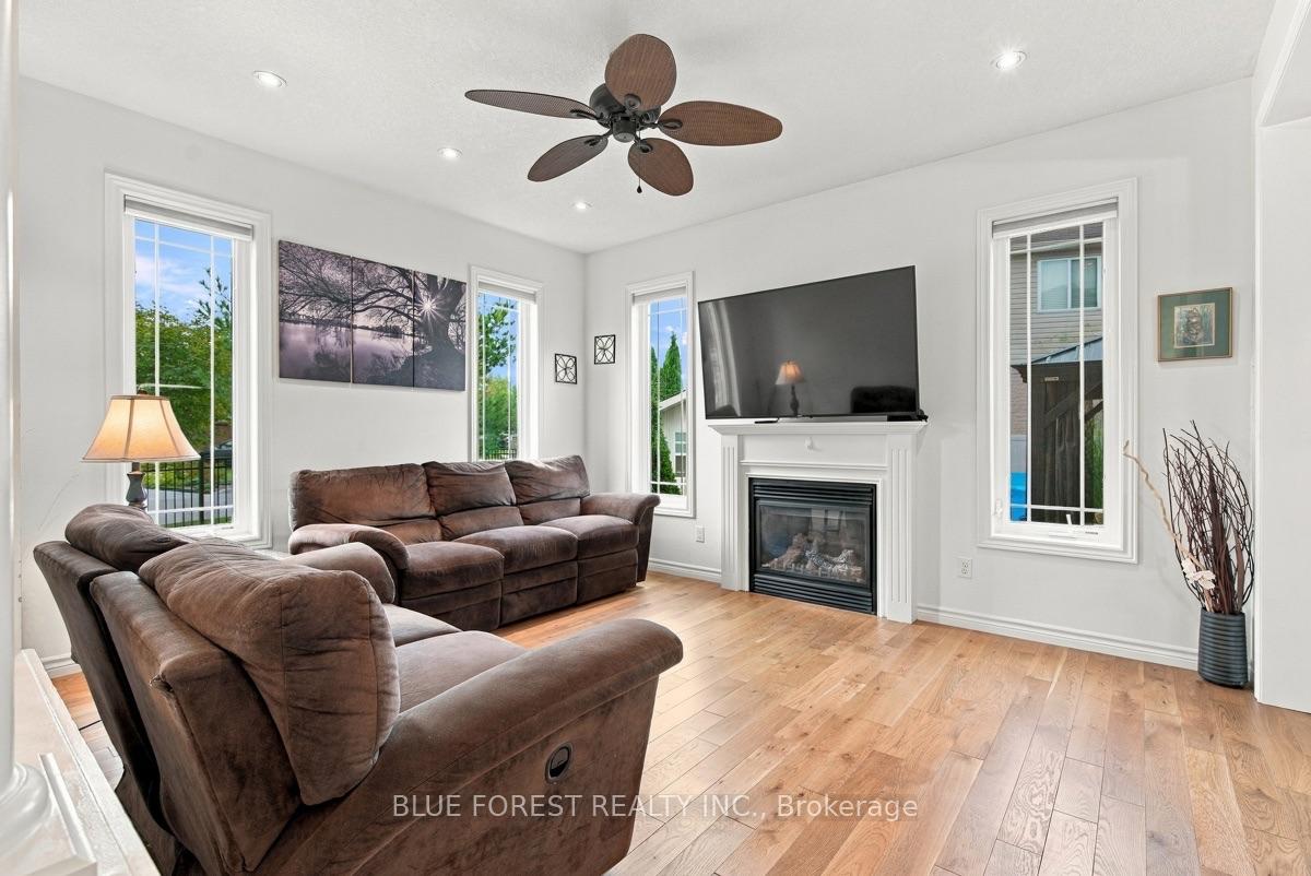 Photo 11 of 1197 Cardinal Road, London, South U — HOMEH