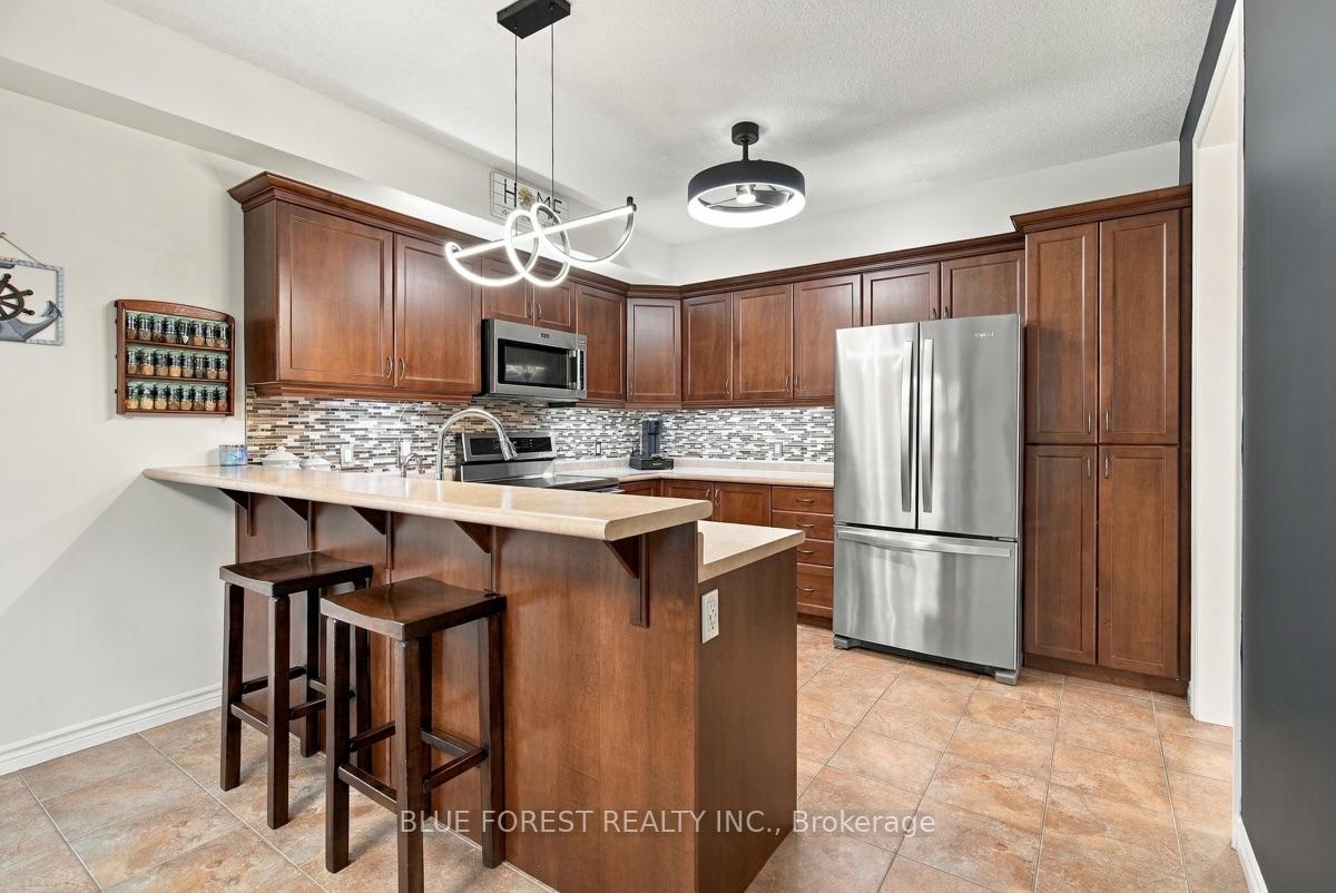 Photo 13 of 1197 Cardinal Road, London, South U — HOMEH