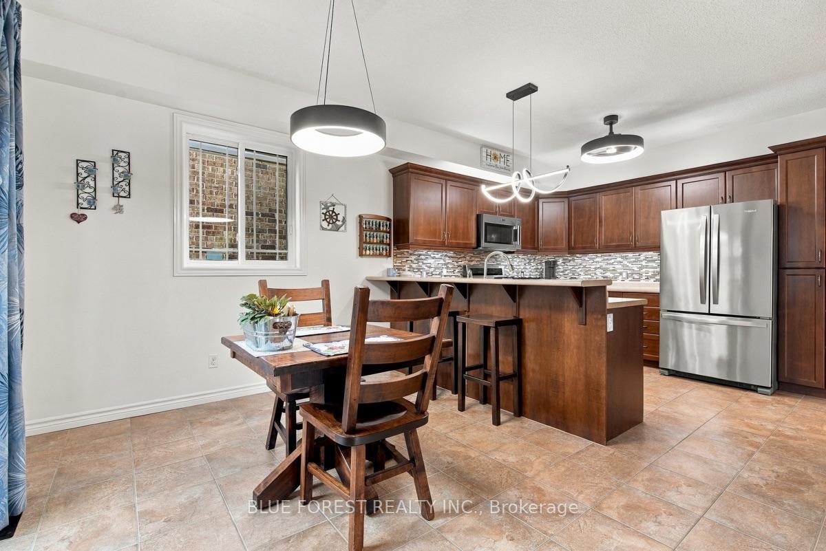 Photo 14 of 1197 Cardinal Road, London, South U — HOMEH