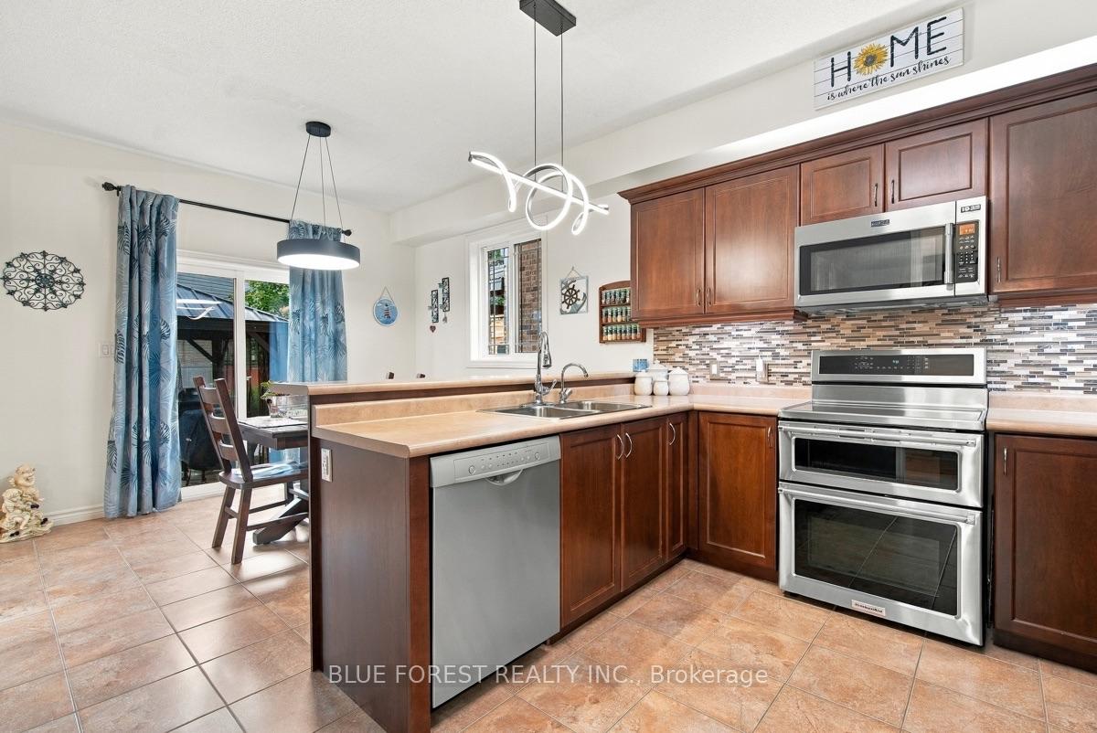Photo 17 of 1197 Cardinal Road, London, South U — HOMEH