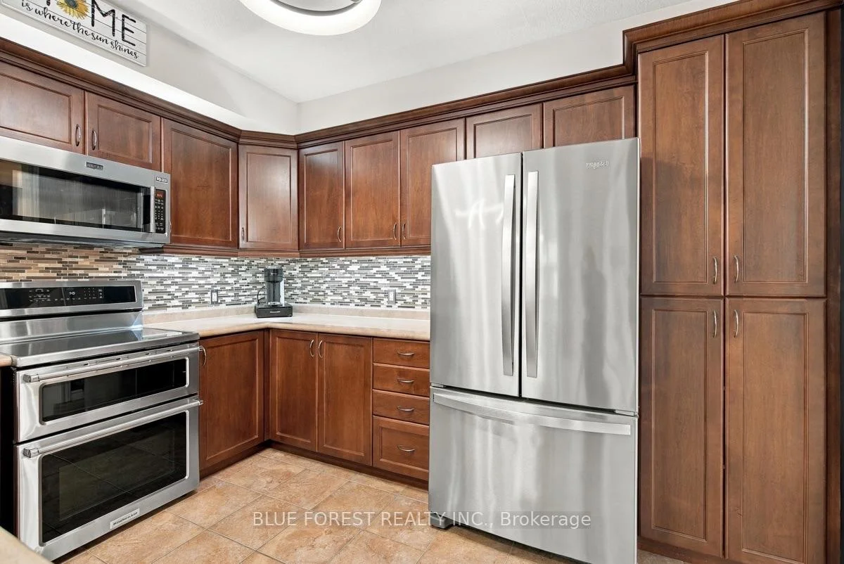 Photo 16 of 1197 Cardinal Road, London, South U — HOMEH