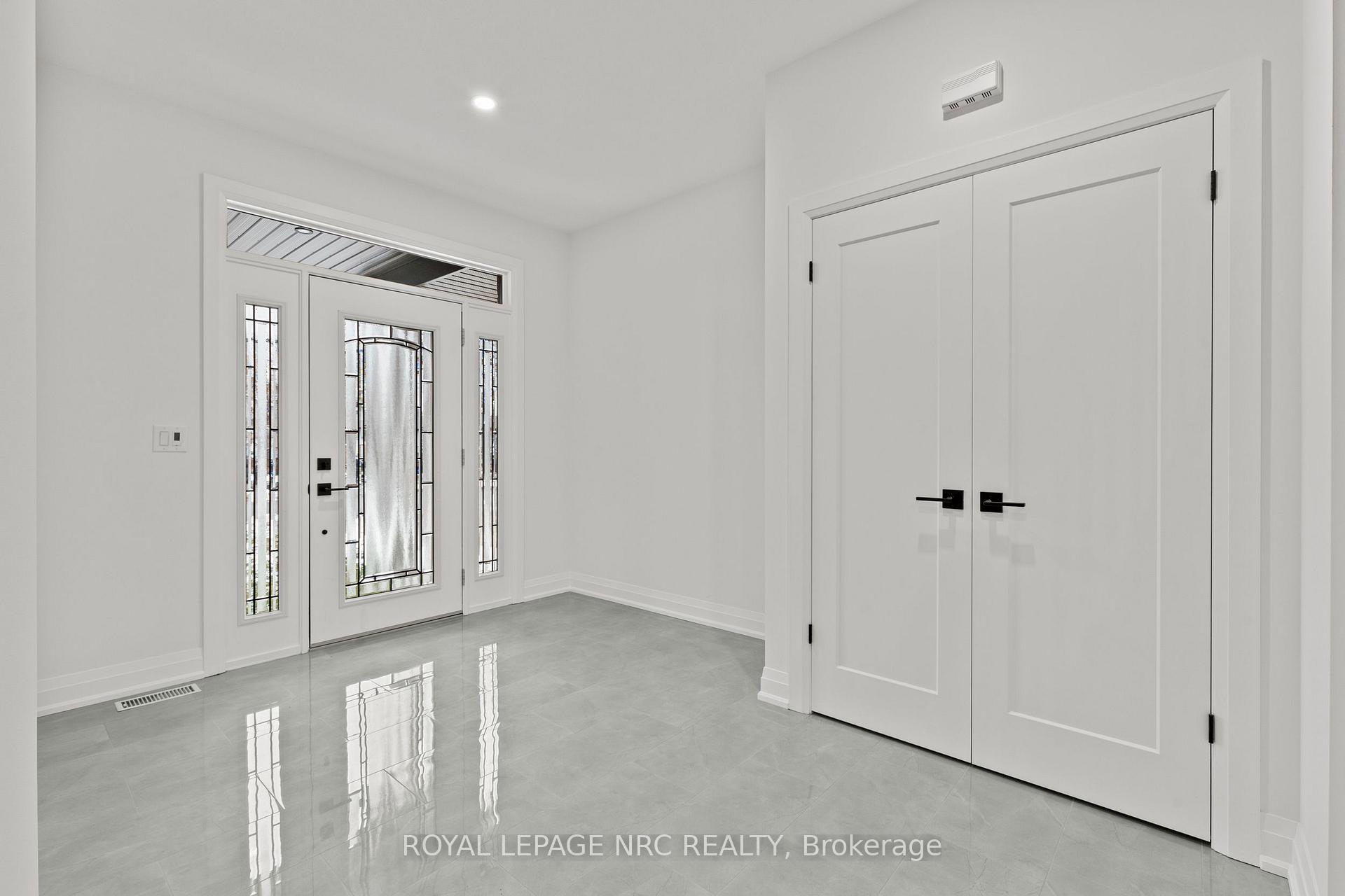 Photo 4 of 4705 Lee Avenue, Niagara Falls, Ascot — HOMEH