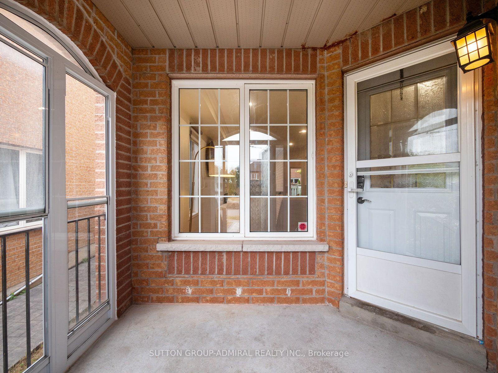 Photo 4 of 104 Parktree Drive, Vaughan, Maple — HOMEH