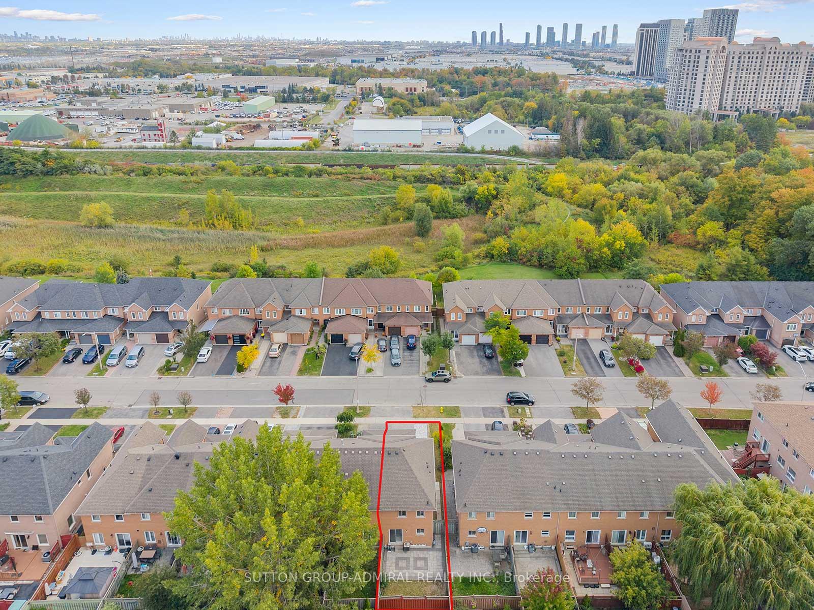 Photo 45 of 104 Parktree Drive, Vaughan, Maple — HOMEH