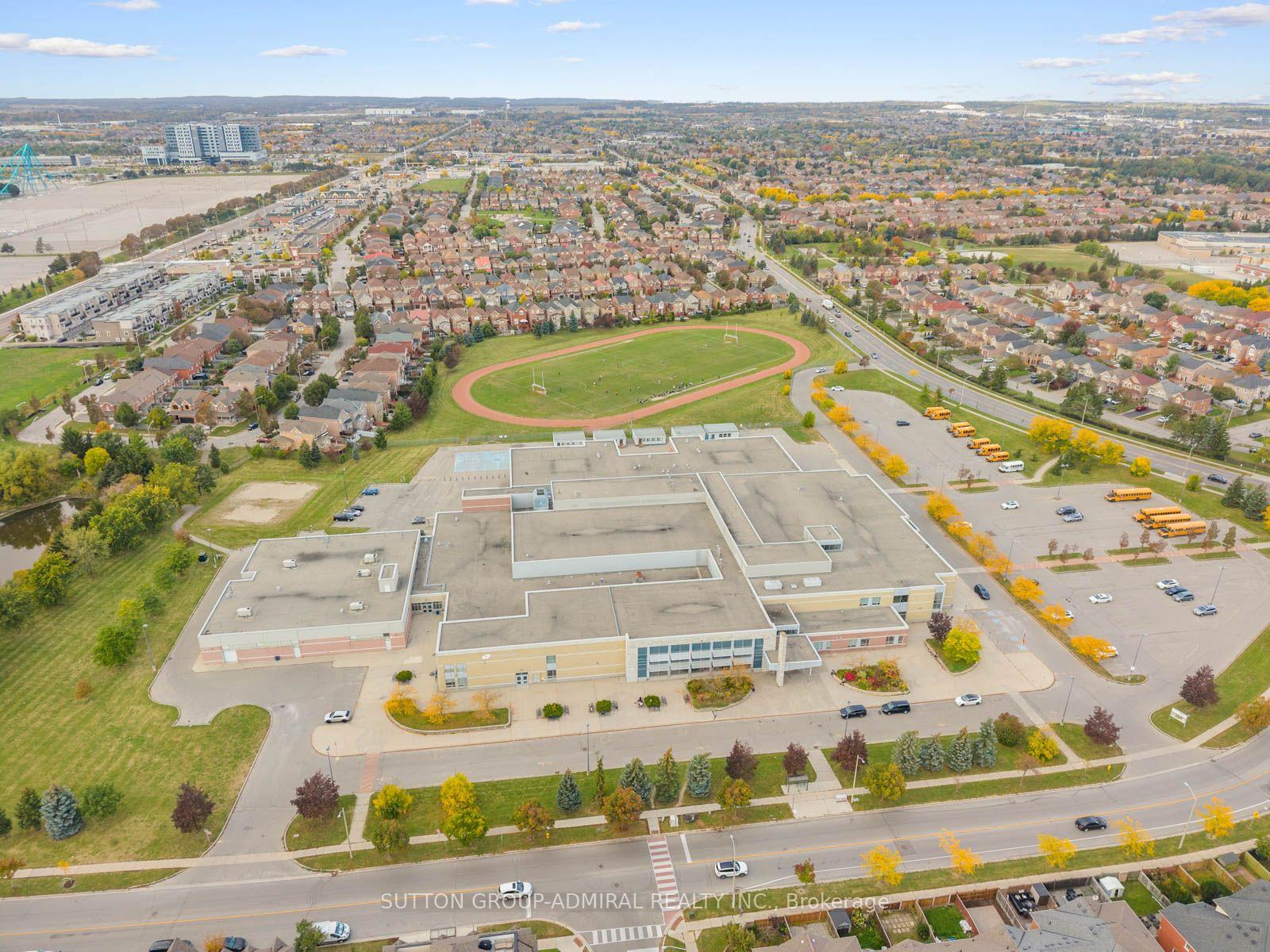 Photo 47 of 104 Parktree Drive, Vaughan, Maple — HOMEH