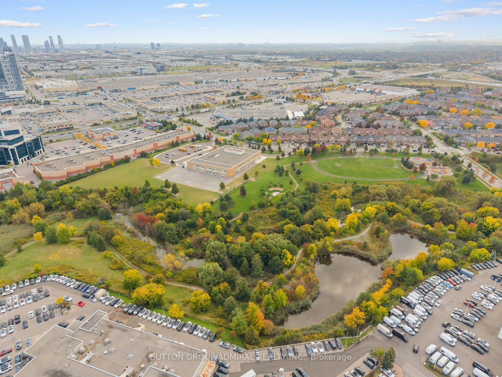 Photo 48 of 104 Parktree Drive, Vaughan, Maple — HOMEH