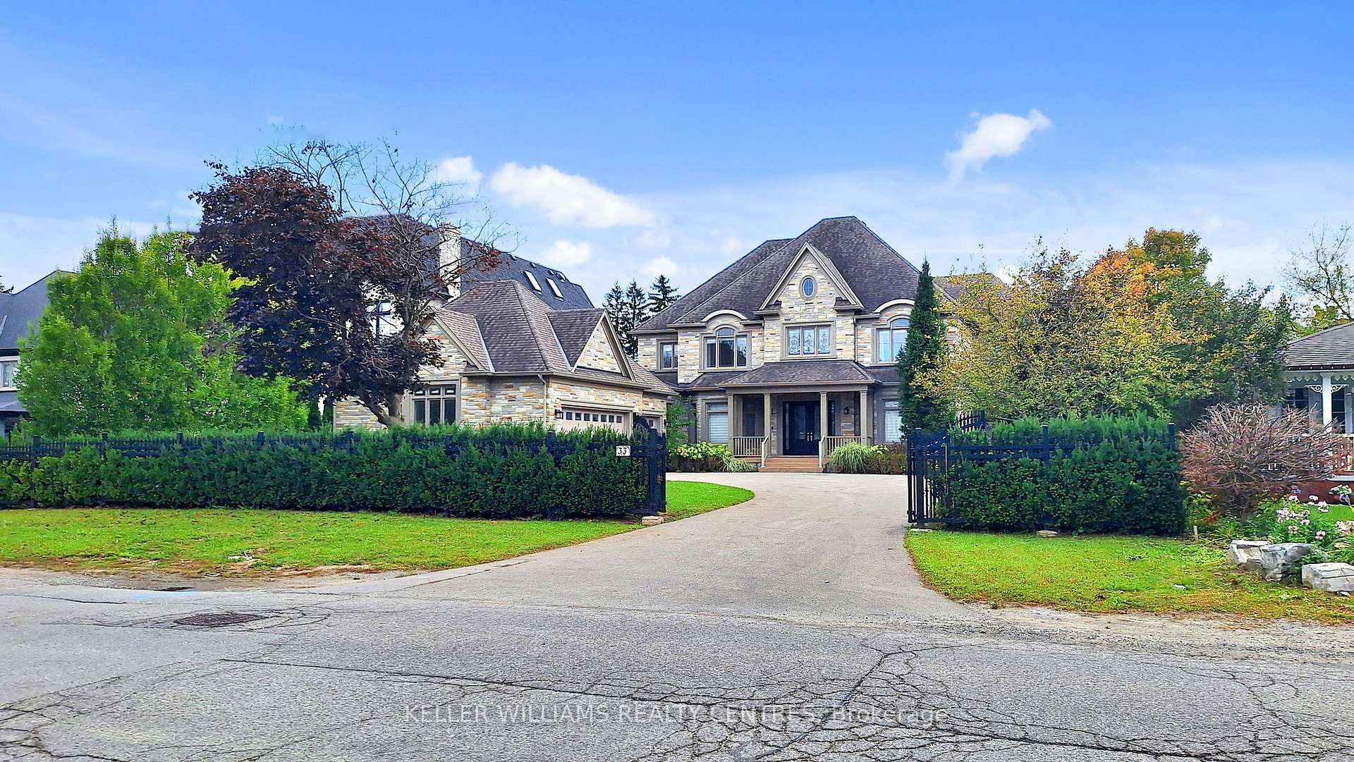 Photo 3 of 33 Maple Grove Avenue, Richmond Hill, Oak Ridges — HOMEH