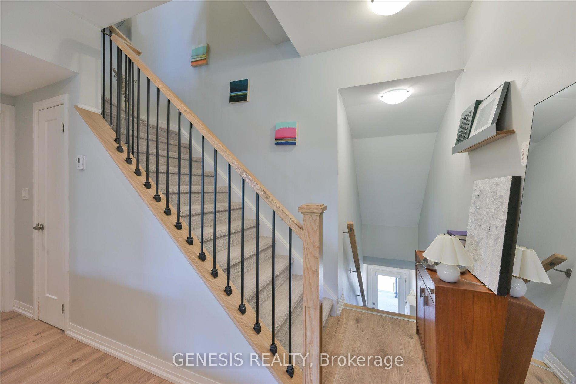 Photo 5 of Unit 243, 1145 Journeyman Lane E, Mississauga, Clarkson — HOMEH