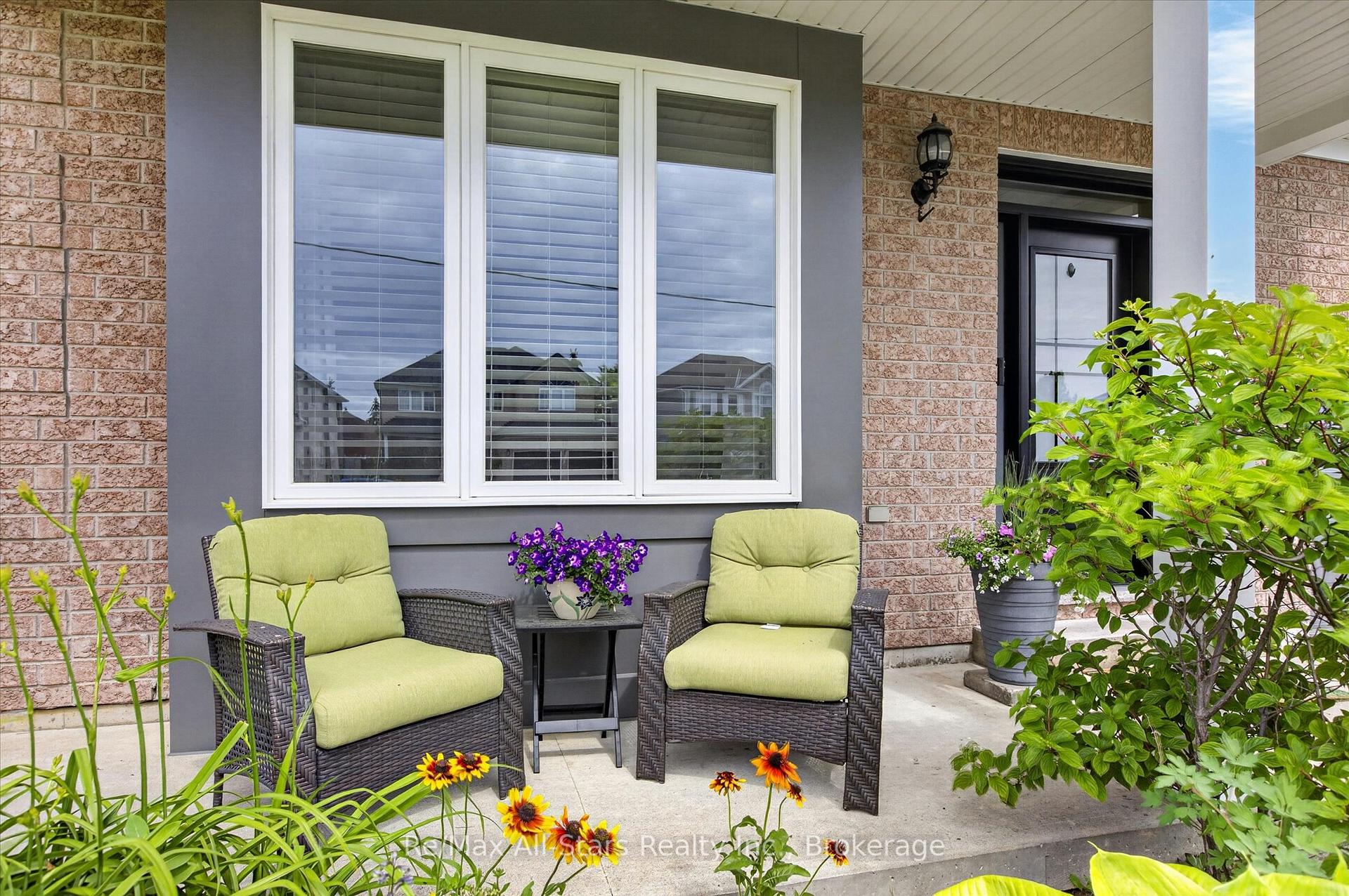 Photo 3 of 34 Kirkconnell Road, Kawartha Lakes, Lindsay — HOMEH