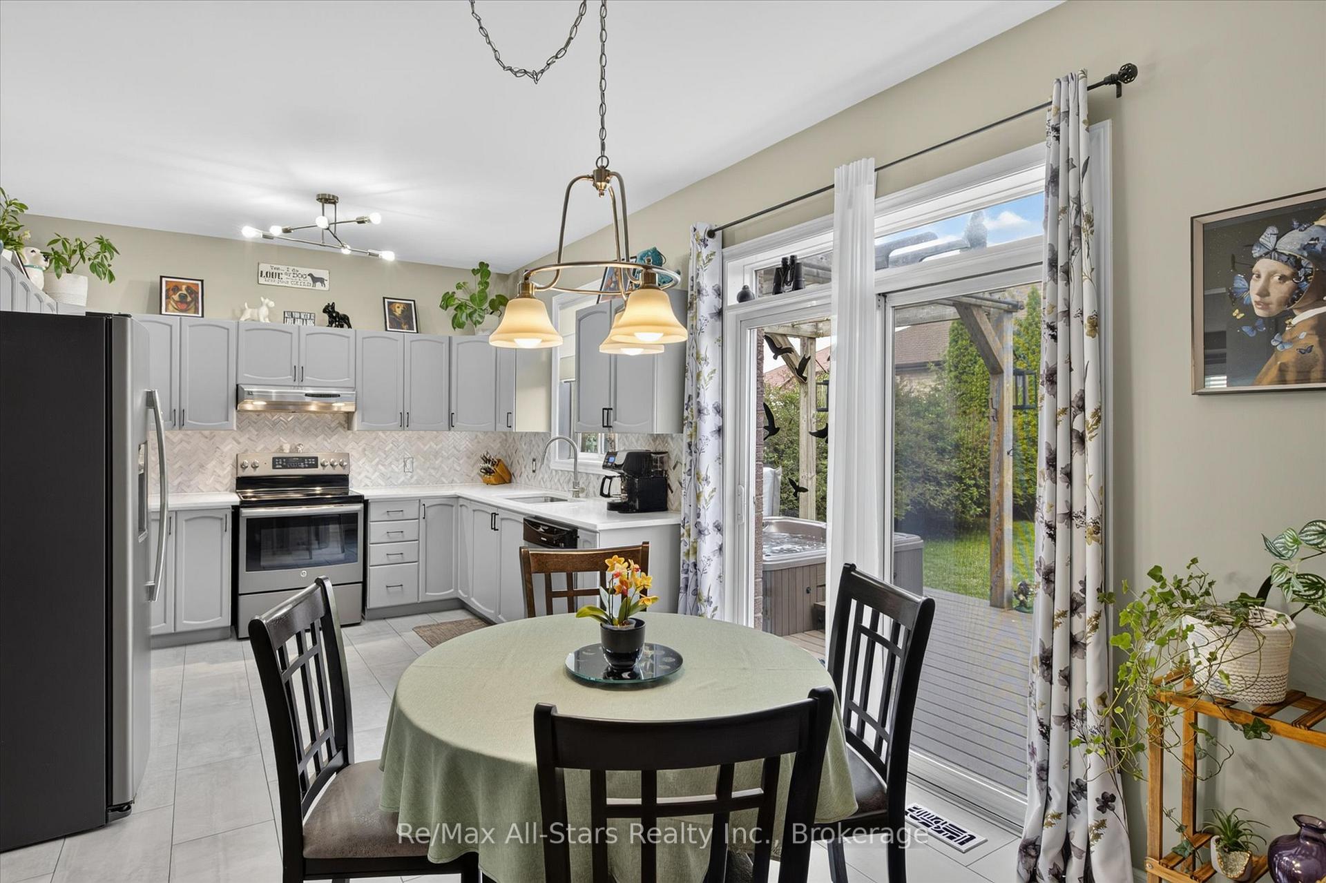 Photo 14 of 34 Kirkconnell Road, Kawartha Lakes, Lindsay — HOMEH