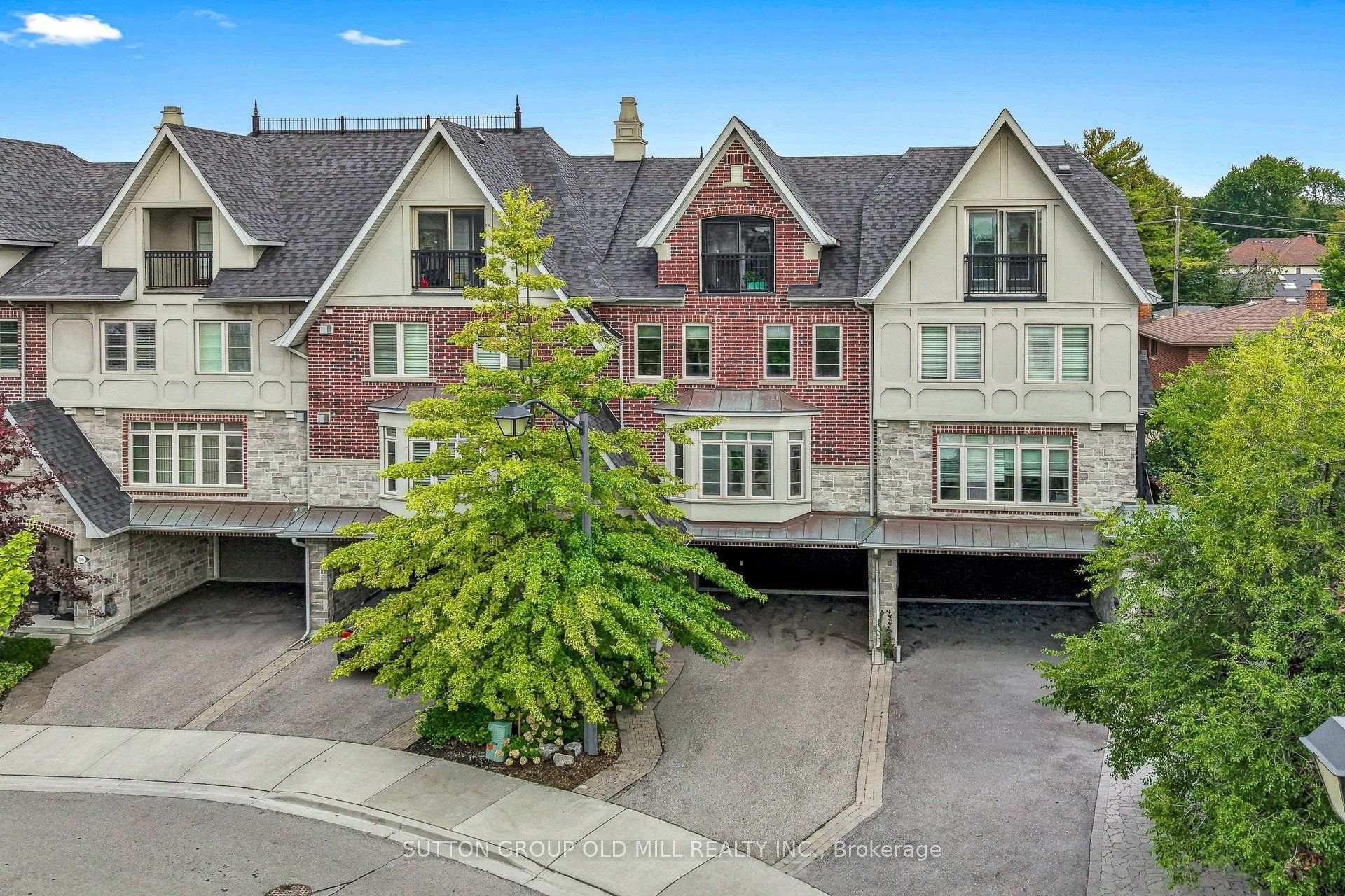 Photo 2 of 12 Gala Lane, Etobicoke, Stonegate-Queensway — HOMEH