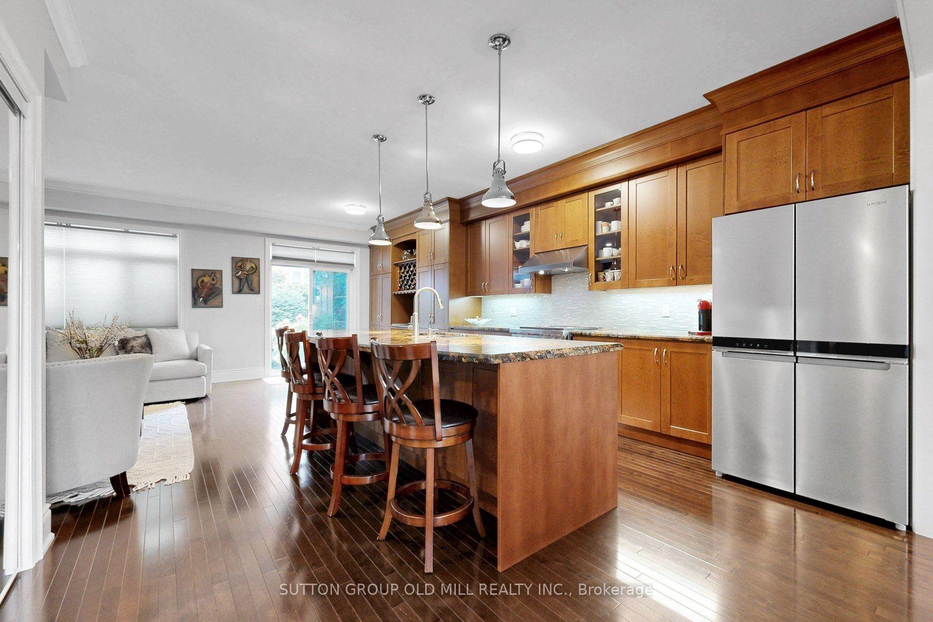 Photo 10 of 12 Gala Lane, Etobicoke, Stonegate-Queensway — HOMEH