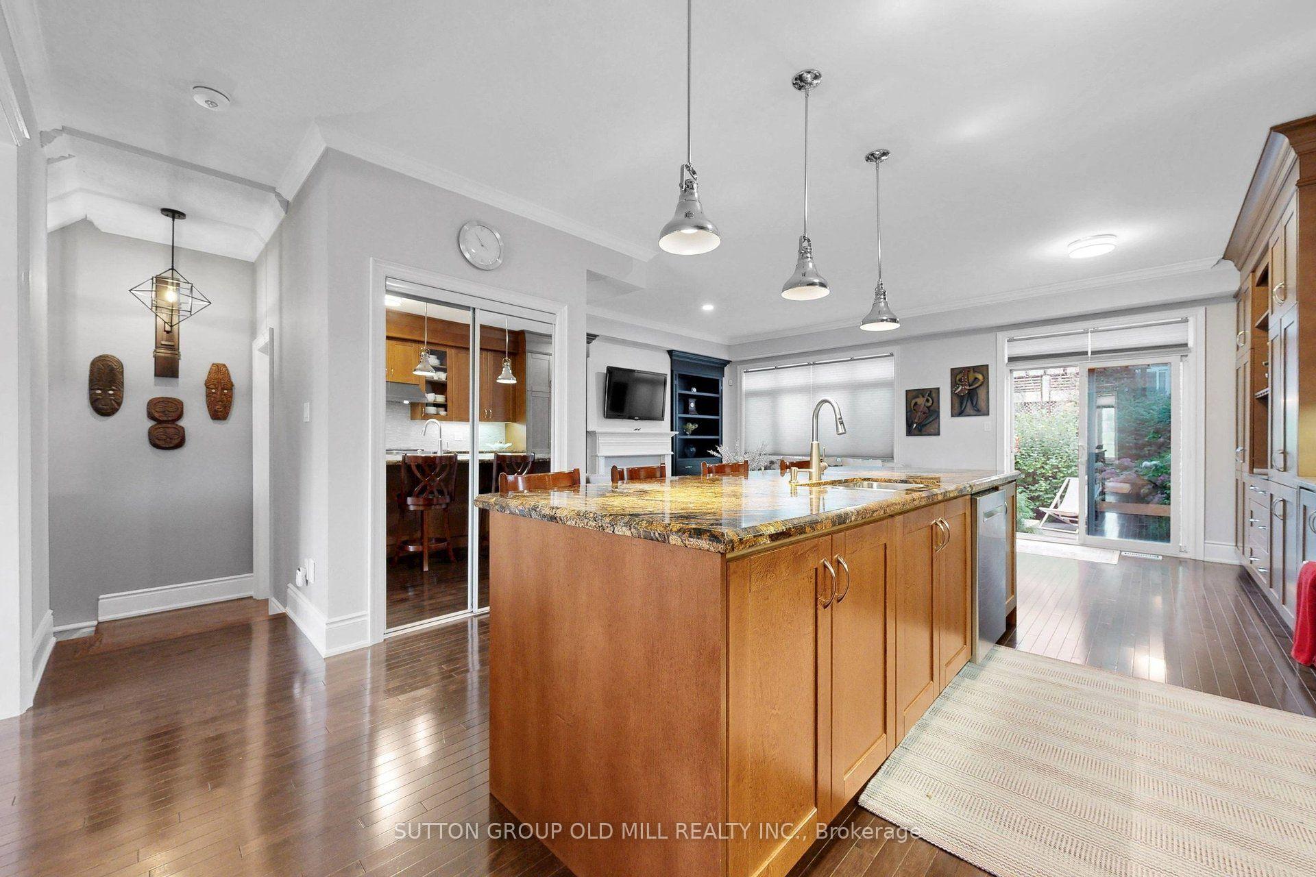 Photo 11 of 12 Gala Lane, Etobicoke, Stonegate-Queensway — HOMEH