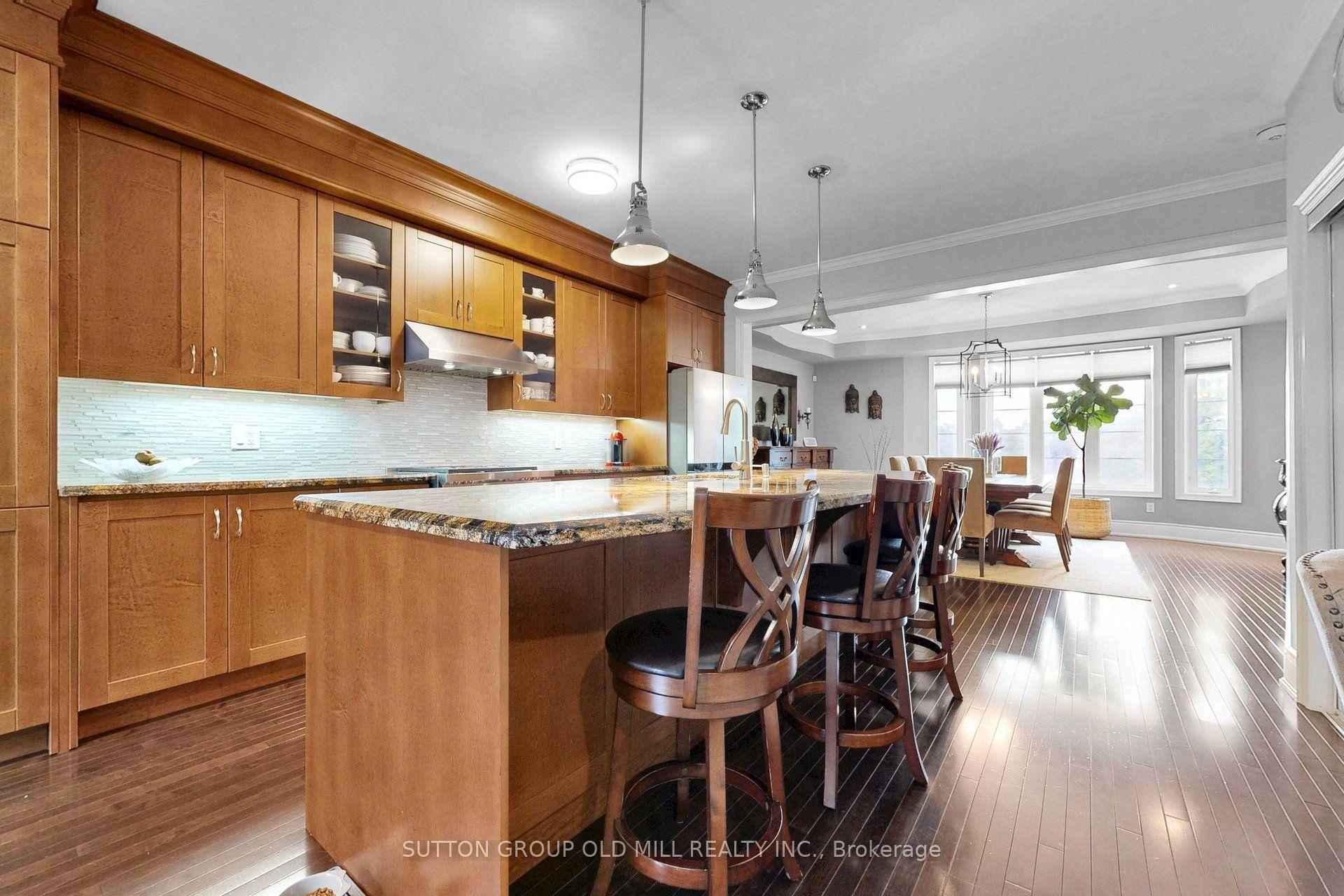 Photo 13 of 12 Gala Lane, Etobicoke, Stonegate-Queensway — HOMEH