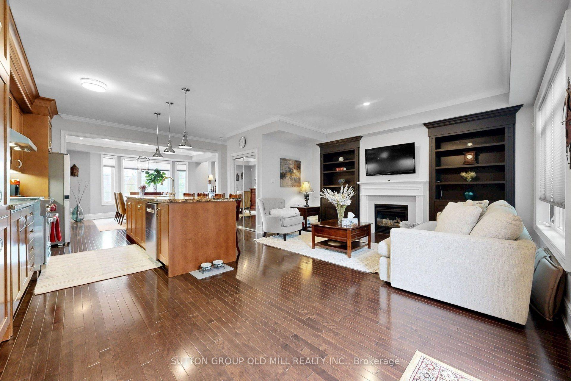 Photo 14 of 12 Gala Lane, Etobicoke, Stonegate-Queensway — HOMEH