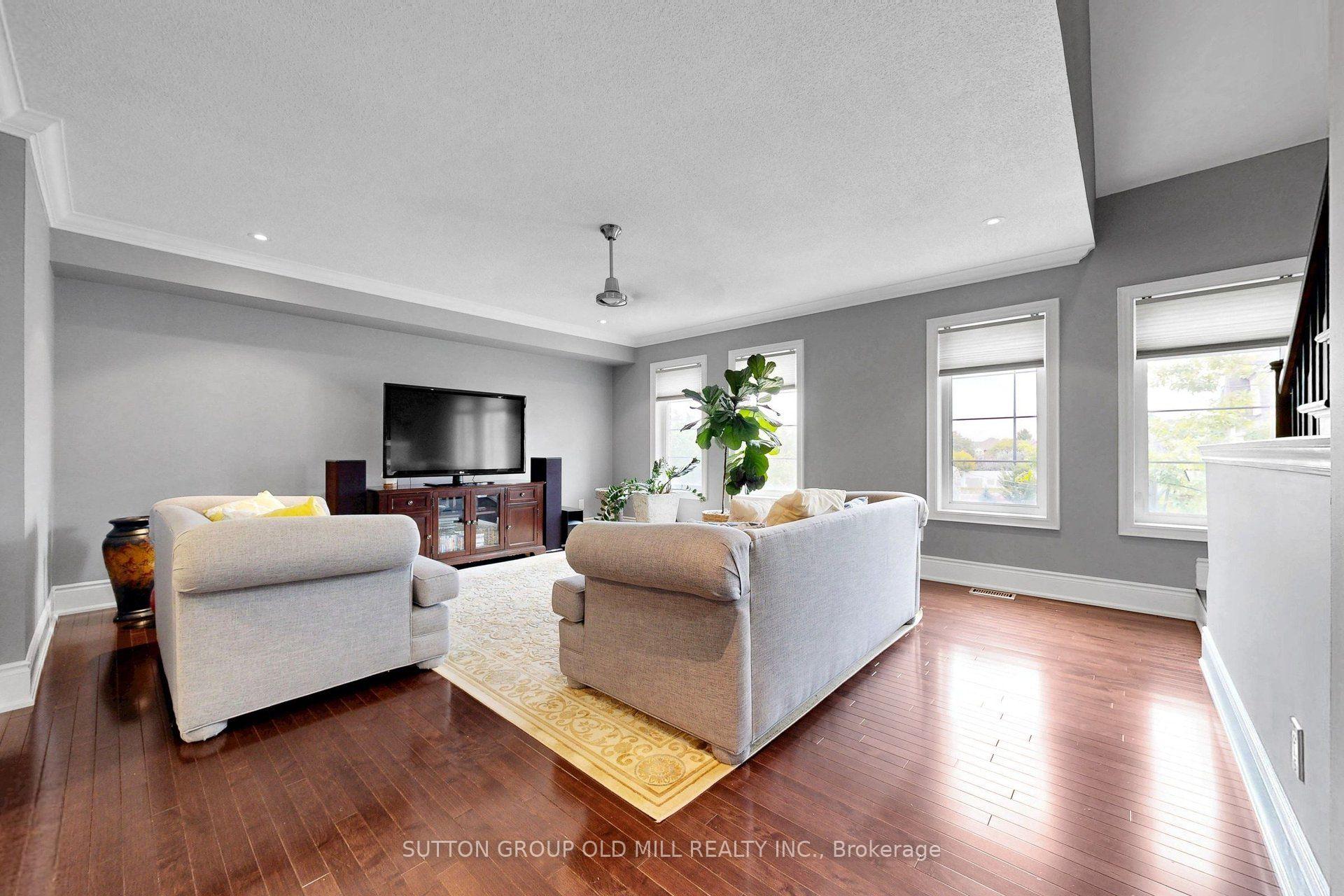 Photo 19 of 12 Gala Lane, Etobicoke, Stonegate-Queensway — HOMEH