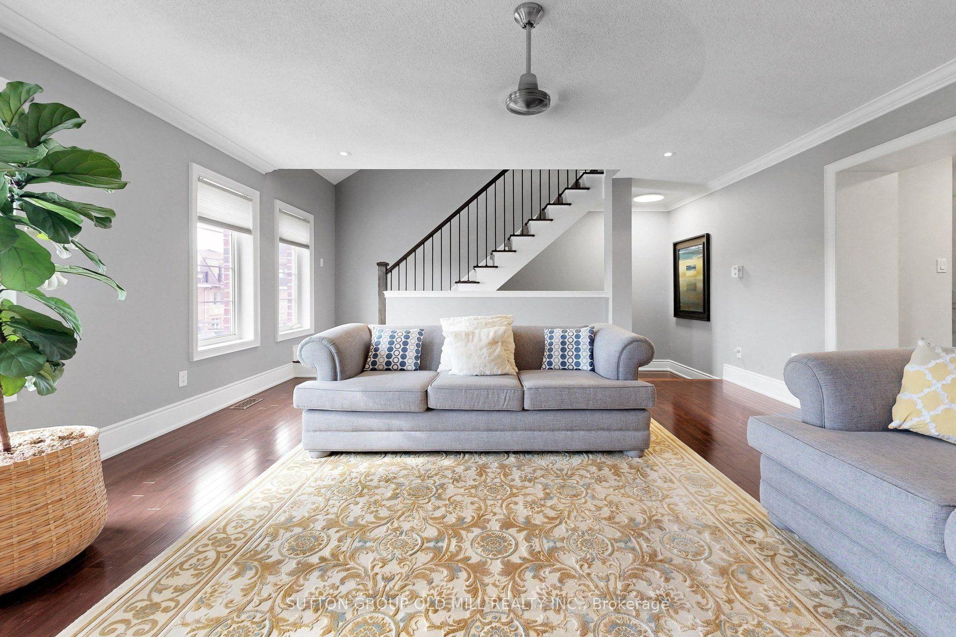 Photo 21 of 12 Gala Lane, Etobicoke, Stonegate-Queensway — HOMEH