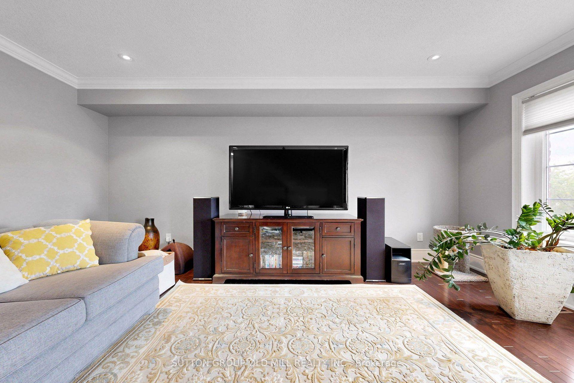 Photo 22 of 12 Gala Lane, Etobicoke, Stonegate-Queensway — HOMEH