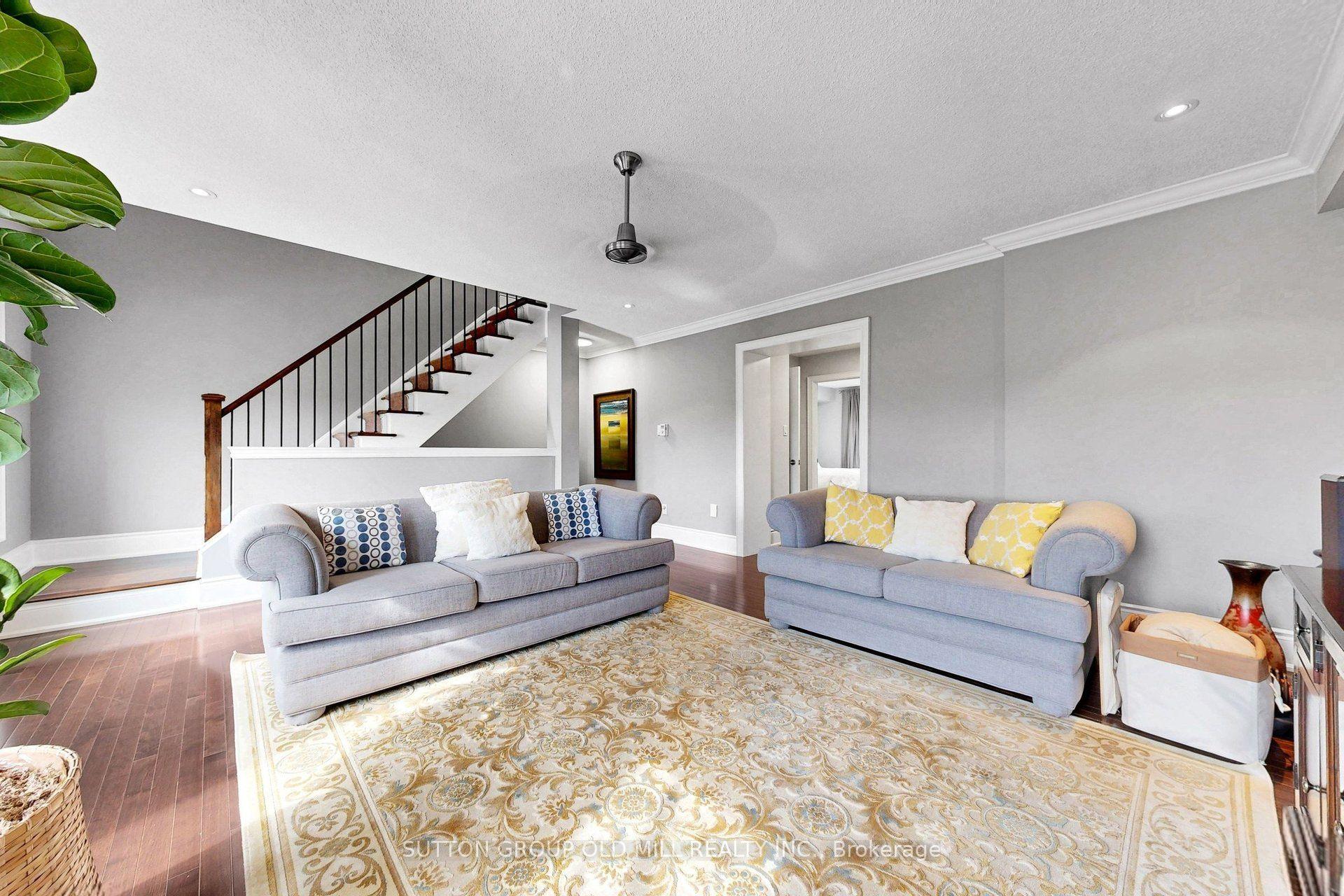 Photo 23 of 12 Gala Lane, Etobicoke, Stonegate-Queensway — HOMEH