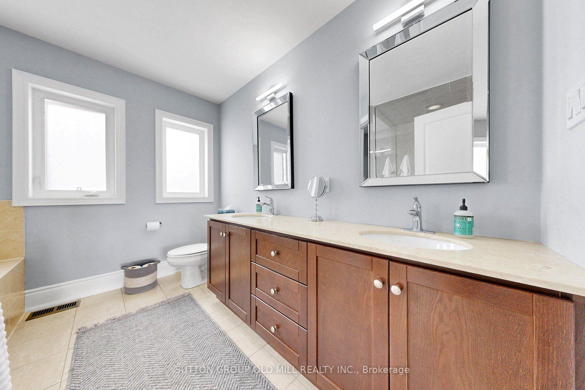 Photo 36 of 12 Gala Lane, Etobicoke, Stonegate-Queensway — HOMEH
