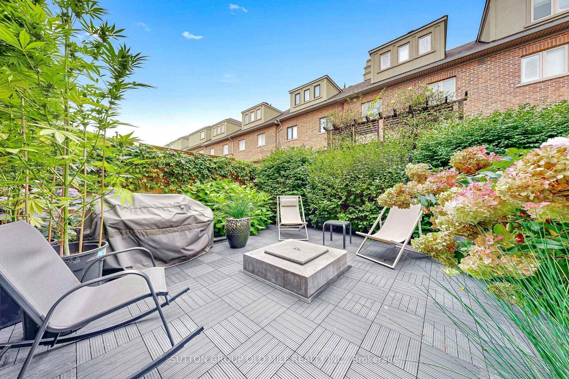 Photo 37 of 12 Gala Lane, Etobicoke, Stonegate-Queensway — HOMEH