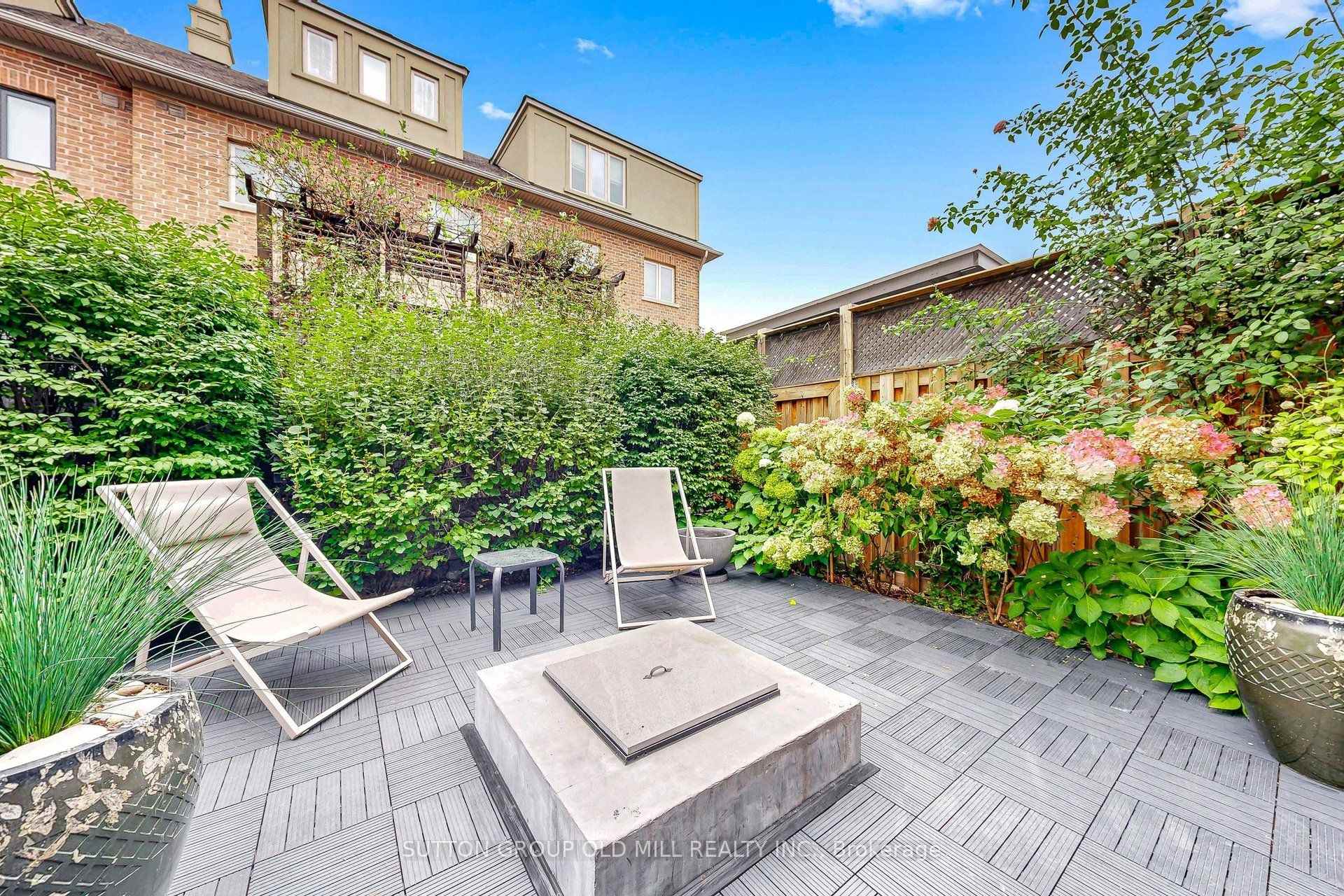 Photo 38 of 12 Gala Lane, Etobicoke, Stonegate-Queensway — HOMEH