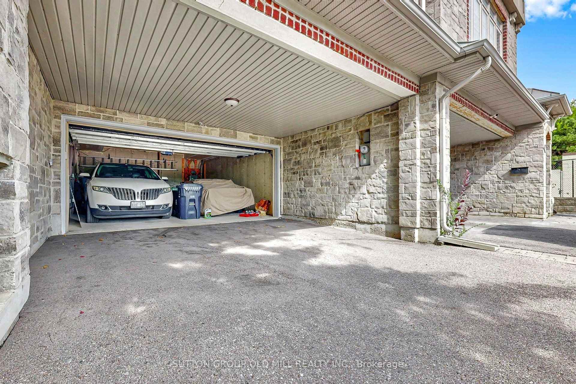 Photo 39 of 12 Gala Lane, Etobicoke, Stonegate-Queensway — HOMEH