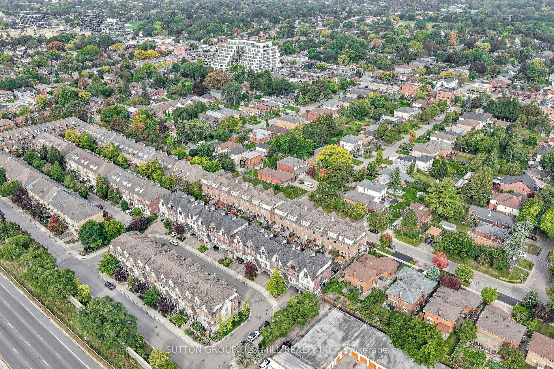 Photo 45 of 12 Gala Lane, Etobicoke, Stonegate-Queensway — HOMEH