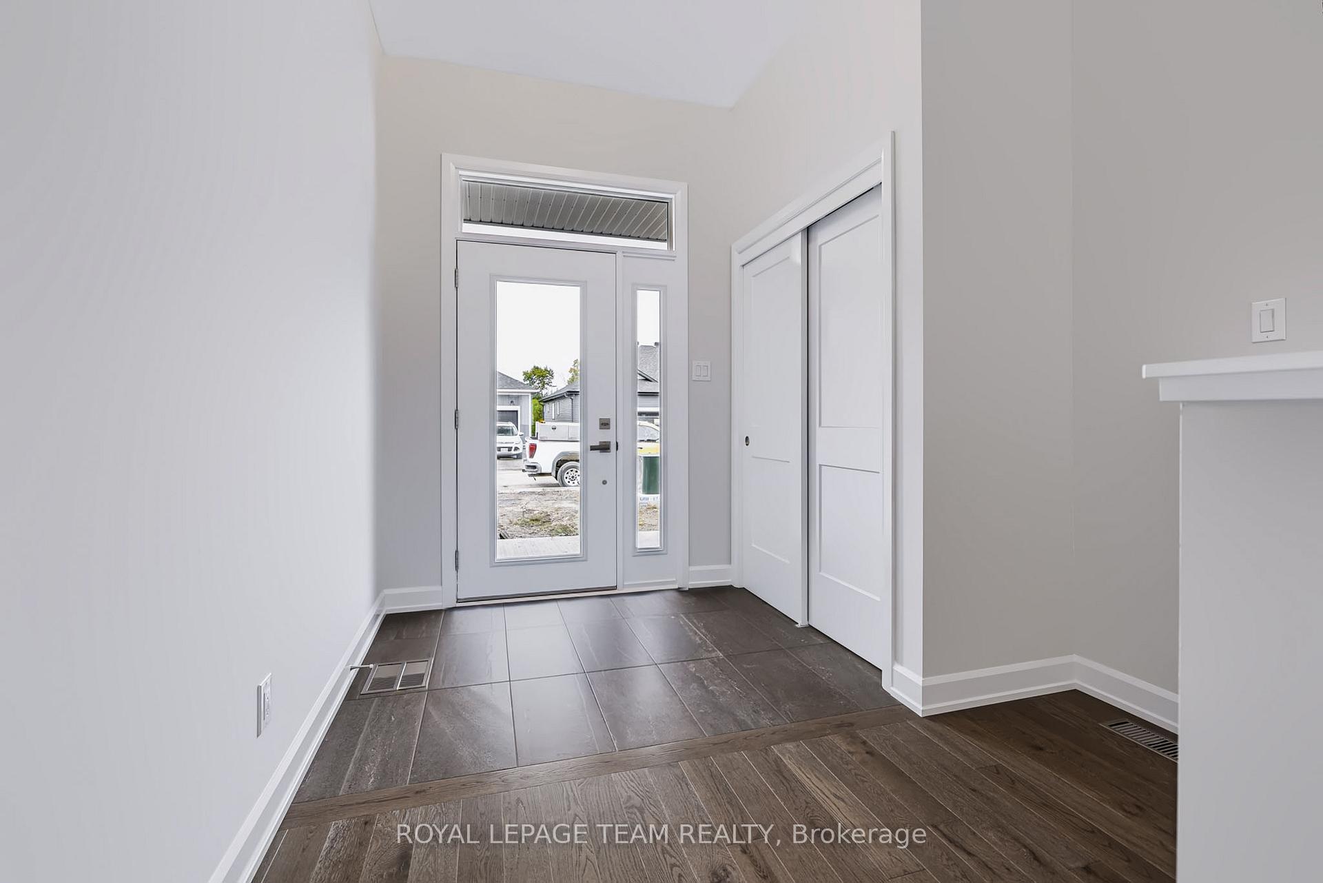 Photo 2 of 237 Hannam Bud Way, Ottawa, Riverside South/Gloucester Glen — HOMEH