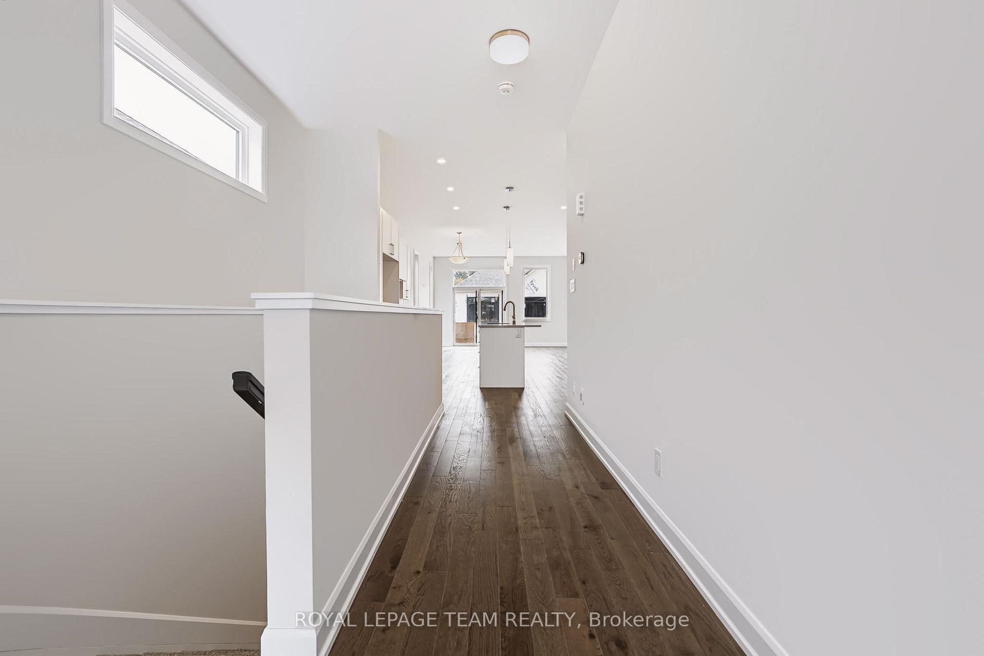Photo 3 of 237 Hannam Bud Way, Ottawa, Riverside South/Gloucester Glen — HOMEH