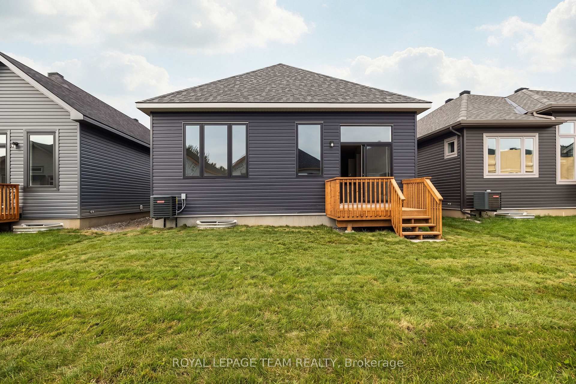 Photo 33 of 237 Hannam Bud Way, Ottawa, Riverside South/Gloucester Glen — HOMEH