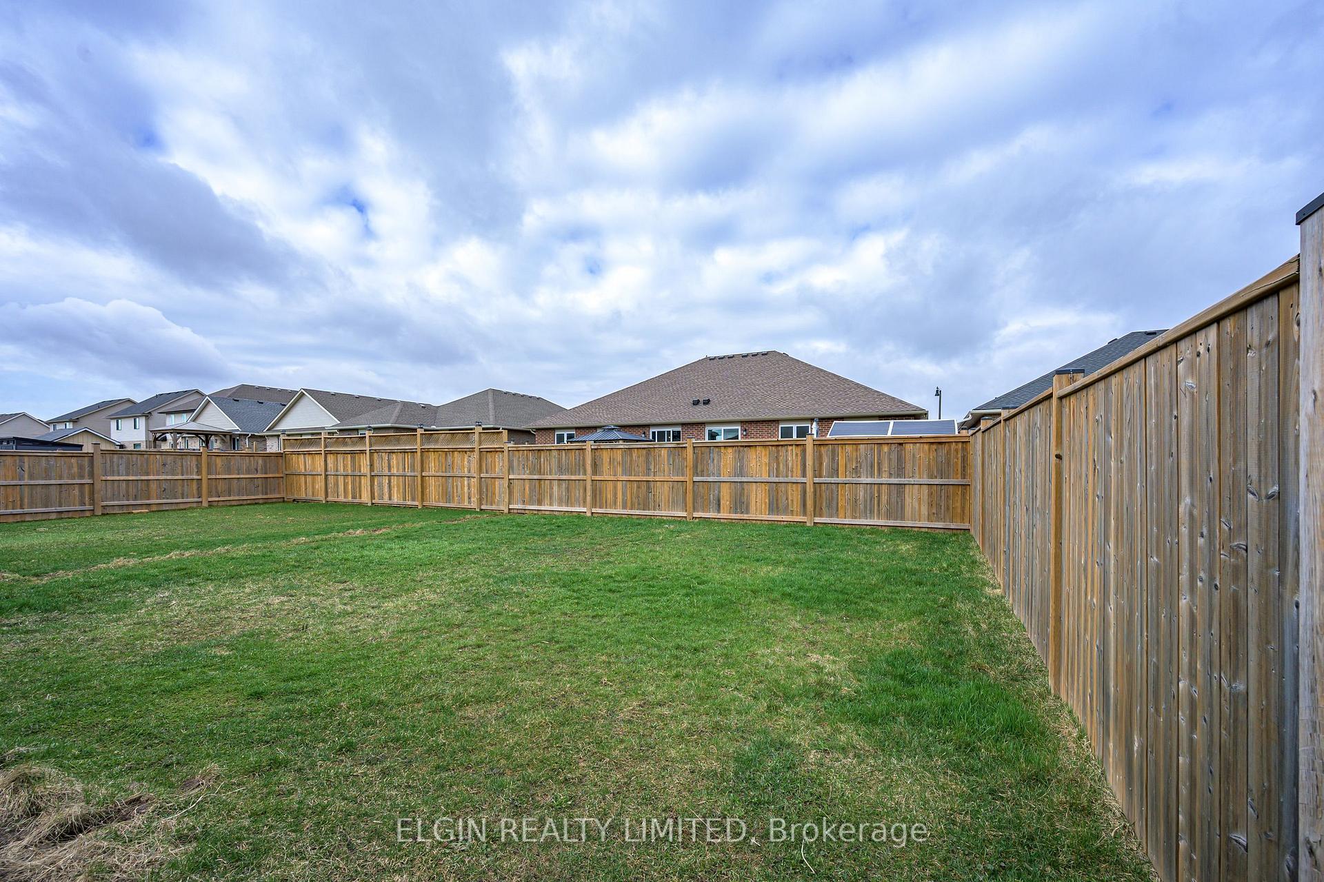 Photo 3 of 92 Renaissance Drive, St. Thomas — HOMEH