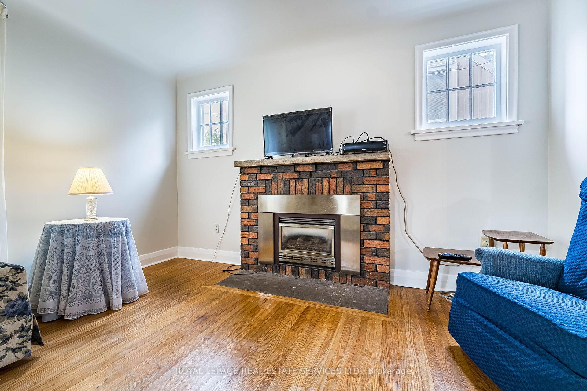 Photo 5 of 46 Frederick Street, Brampton, Downtown Brampton — HOMEH
