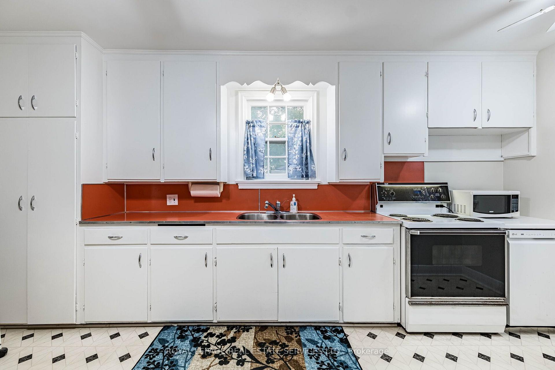 Photo 10 of 46 Frederick Street, Brampton, Downtown Brampton — HOMEH
