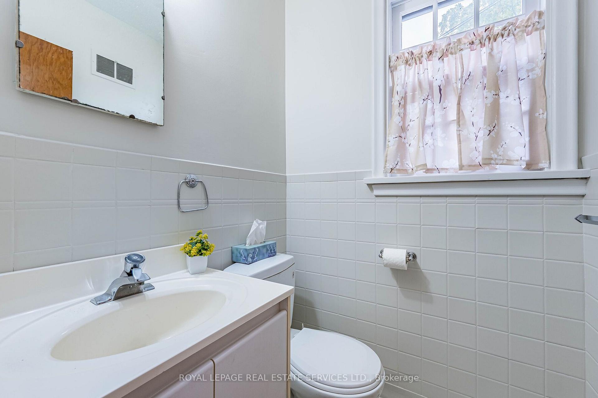 Photo 12 of 46 Frederick Street, Brampton, Downtown Brampton — HOMEH