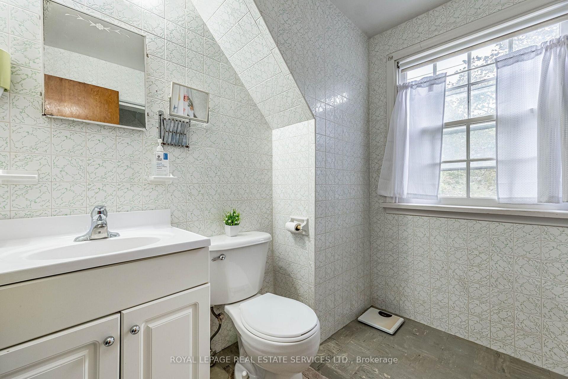 Photo 21 of 46 Frederick Street, Brampton, Downtown Brampton — HOMEH