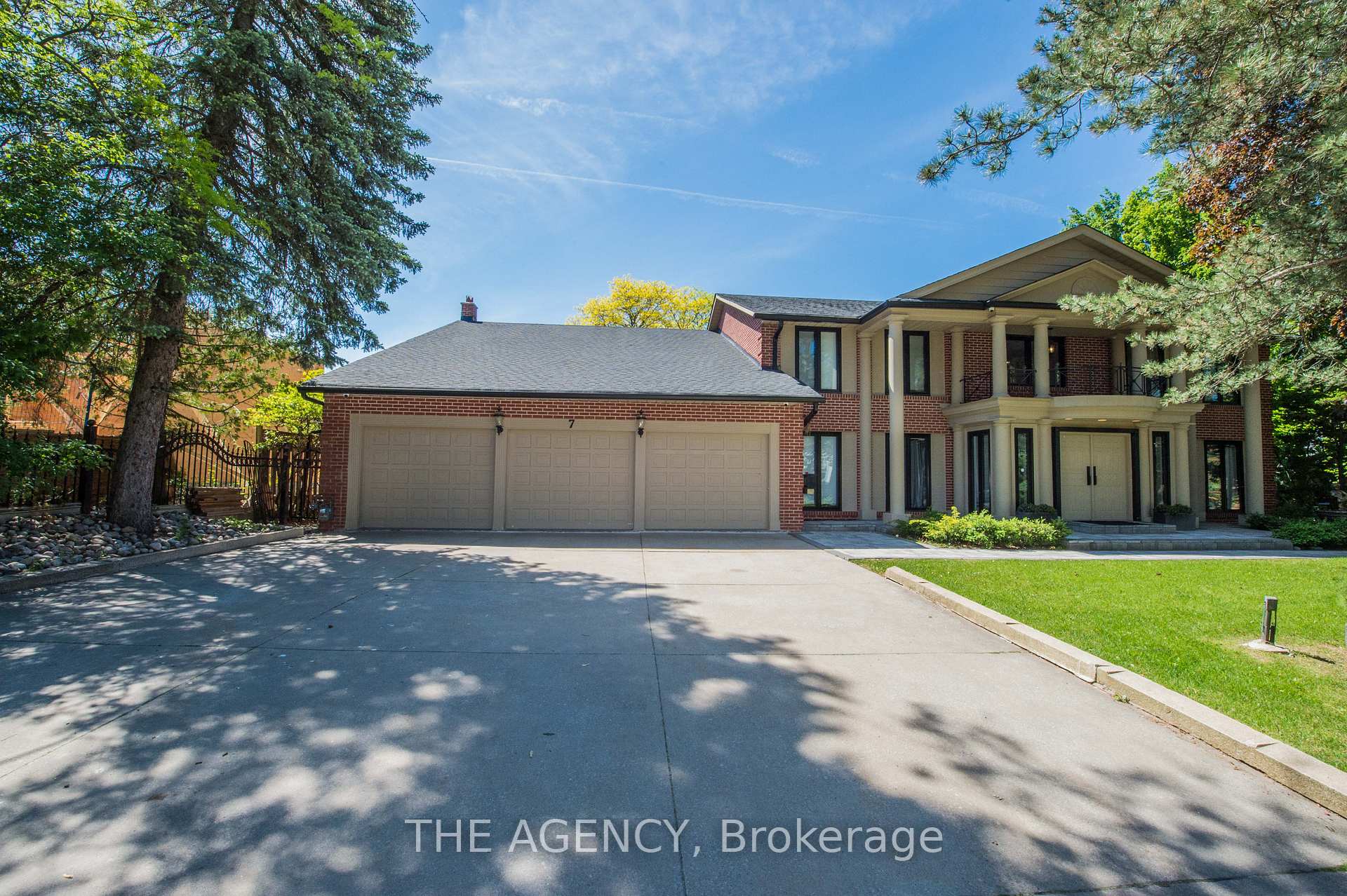 Photo 3 of 7 Shady Oaks Crescent, North York, Bridle Path-Sunnybrook-York Mills — HOMEH